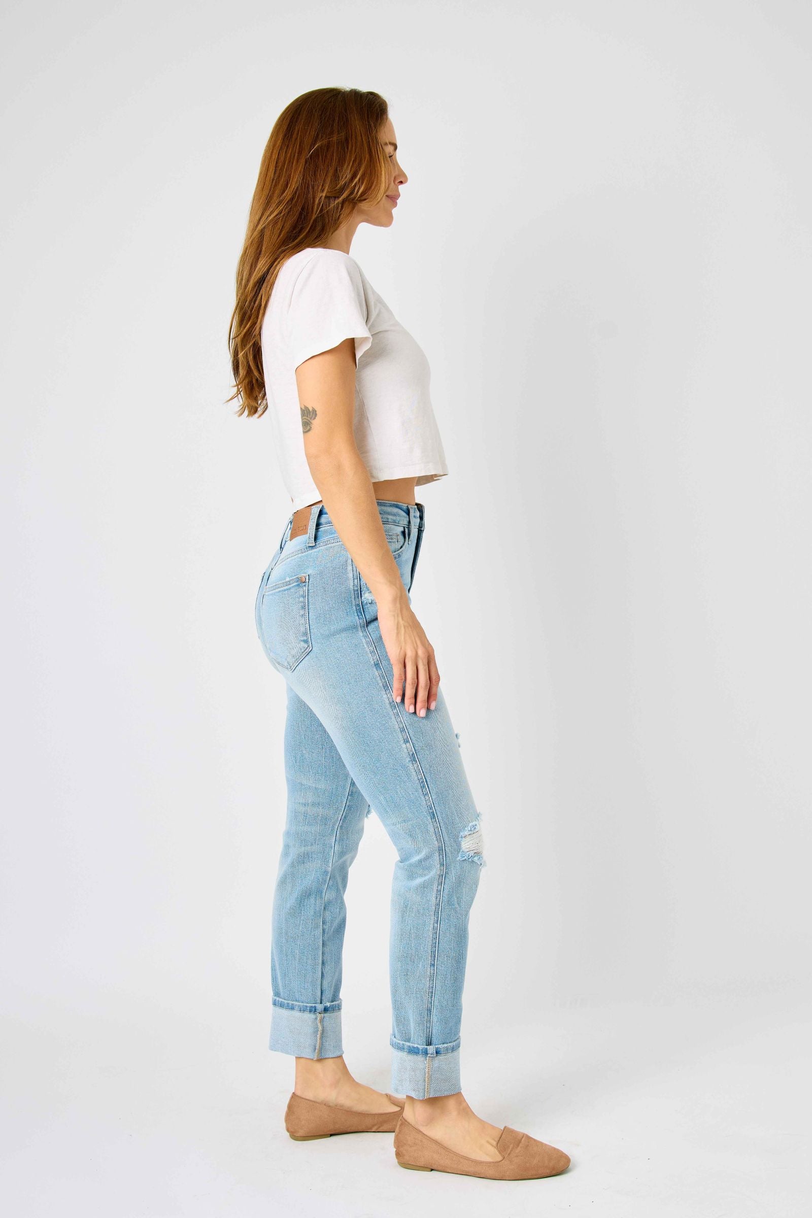 AMERICANA FLAG PRINT ON BACK POCKET MID RISE CUFFED BOYFRIEND JUDY BLUE LIGHT WASH DENIM-PLUS