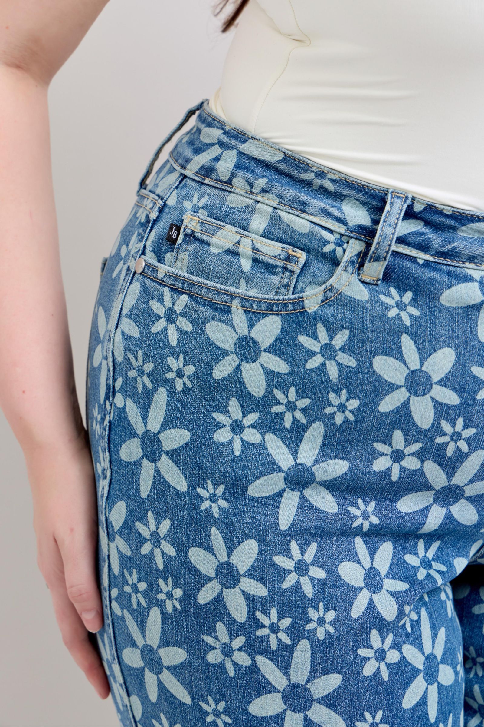 HIGH WAIST FLOWER PRINT CROPPED WIDE LEG JUDY BLUE DENIM MEDIUM WASH