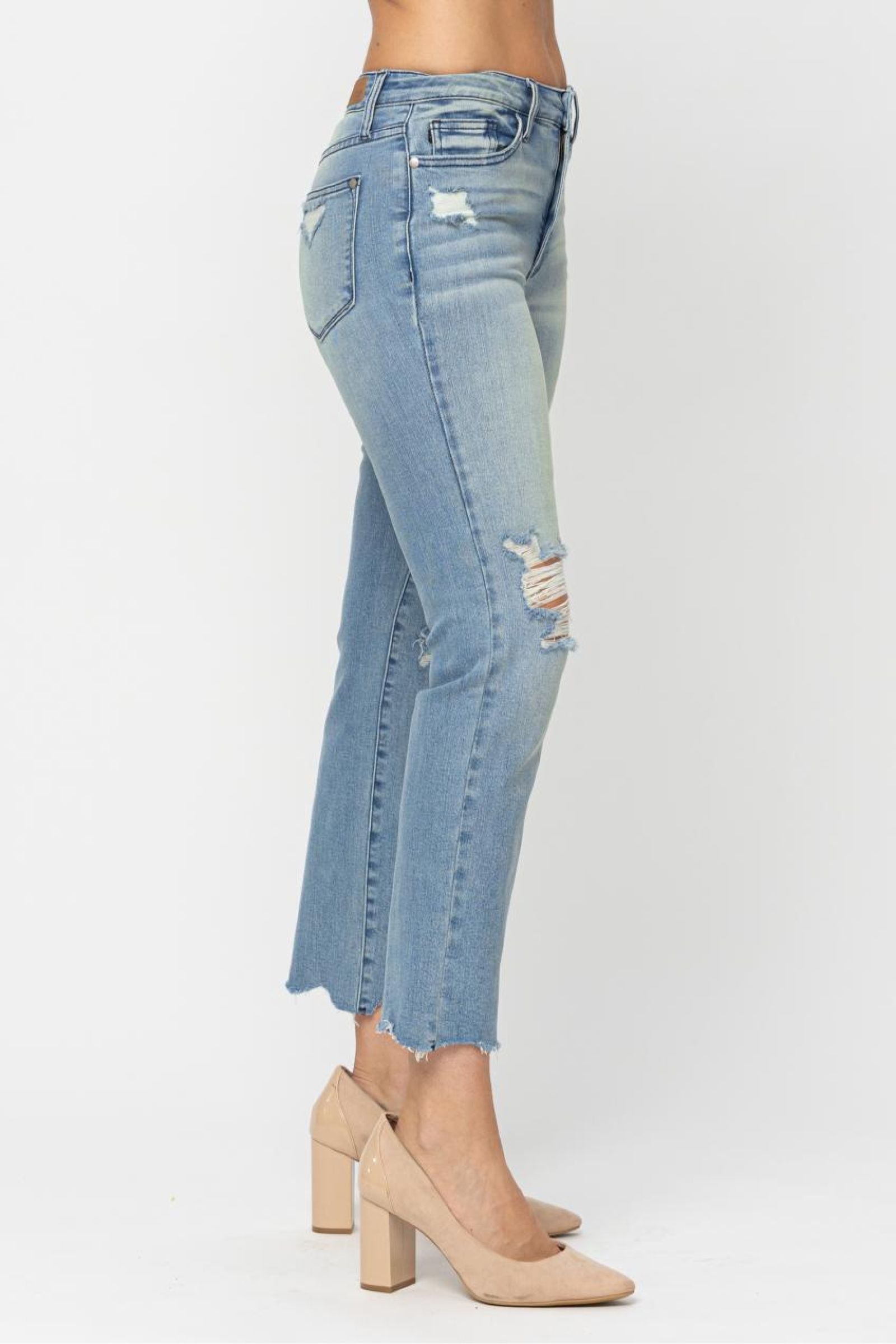 MID RISE TINTED WASH DESTROY CROP STRAIGHT MEDIUM WASH DENIM JUDY BLUE