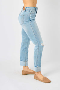 AMERICANA FLAG PRINT ON BACK POCKET MID RISE CUFFED BOYFRIEND JUDY BLUE LIGHT WASH DENIM-PLUS