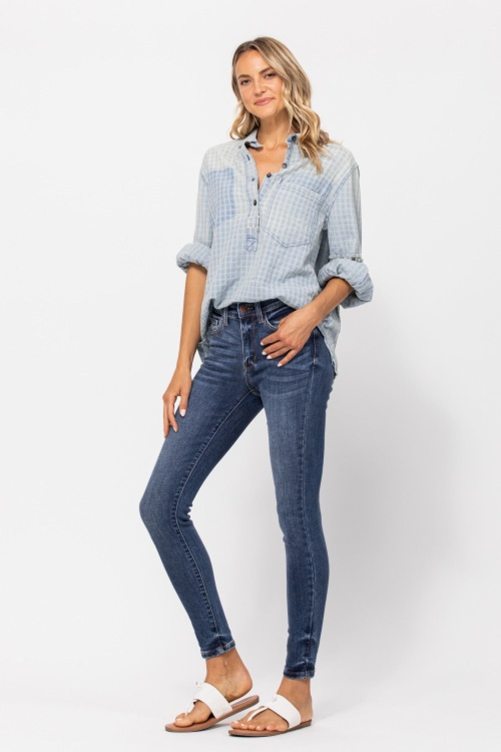 MEDIUM WASH MID RISE SKINNY WITH HANDSANDING JUDY BLUE DENIM