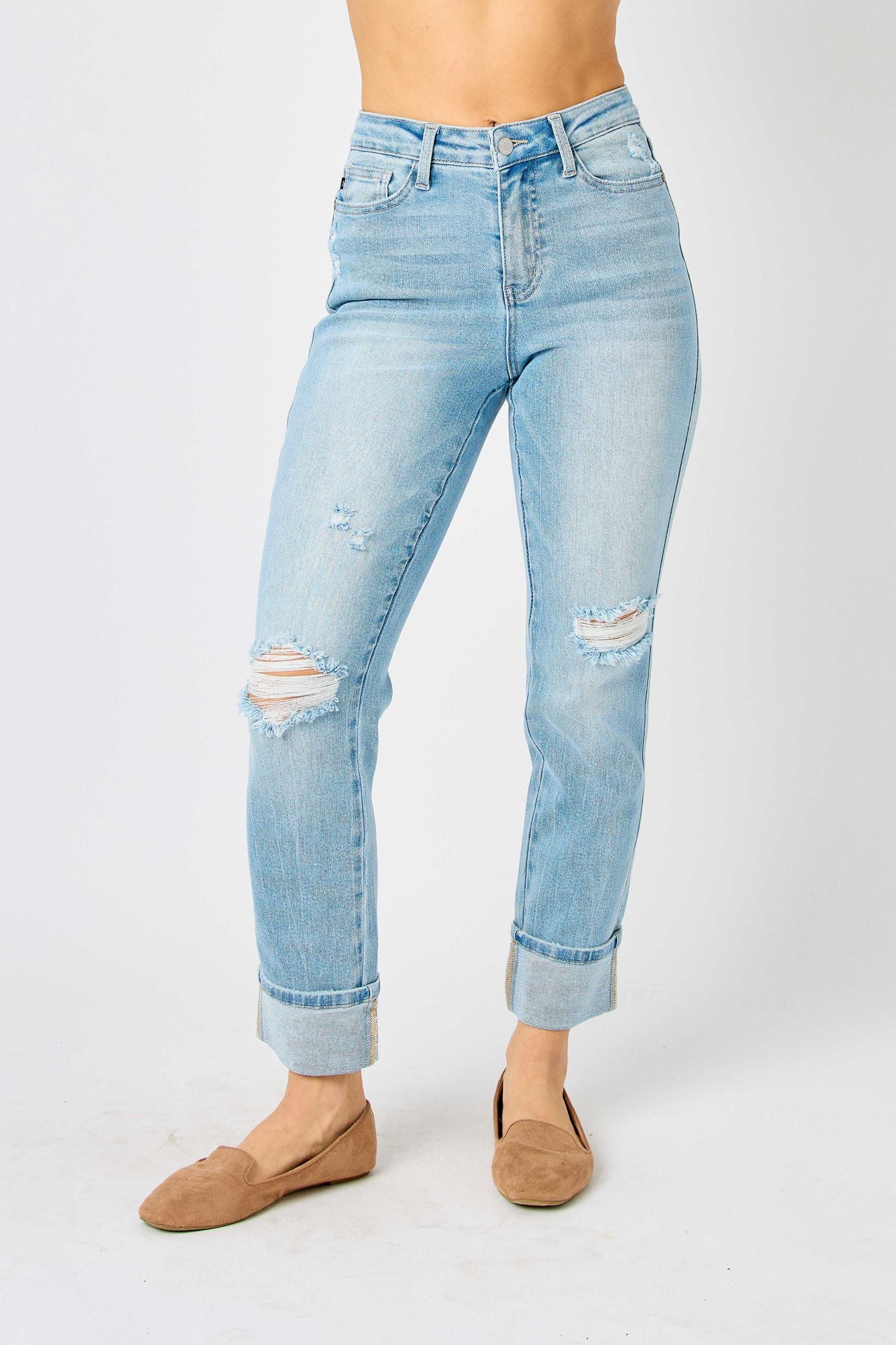 AMERICANA FLAG PRINT ON BACK POCKET MID RISE CUFFED BOYFRIEND JUDY BLUE LIGHT WASH DENIM-PLUS
