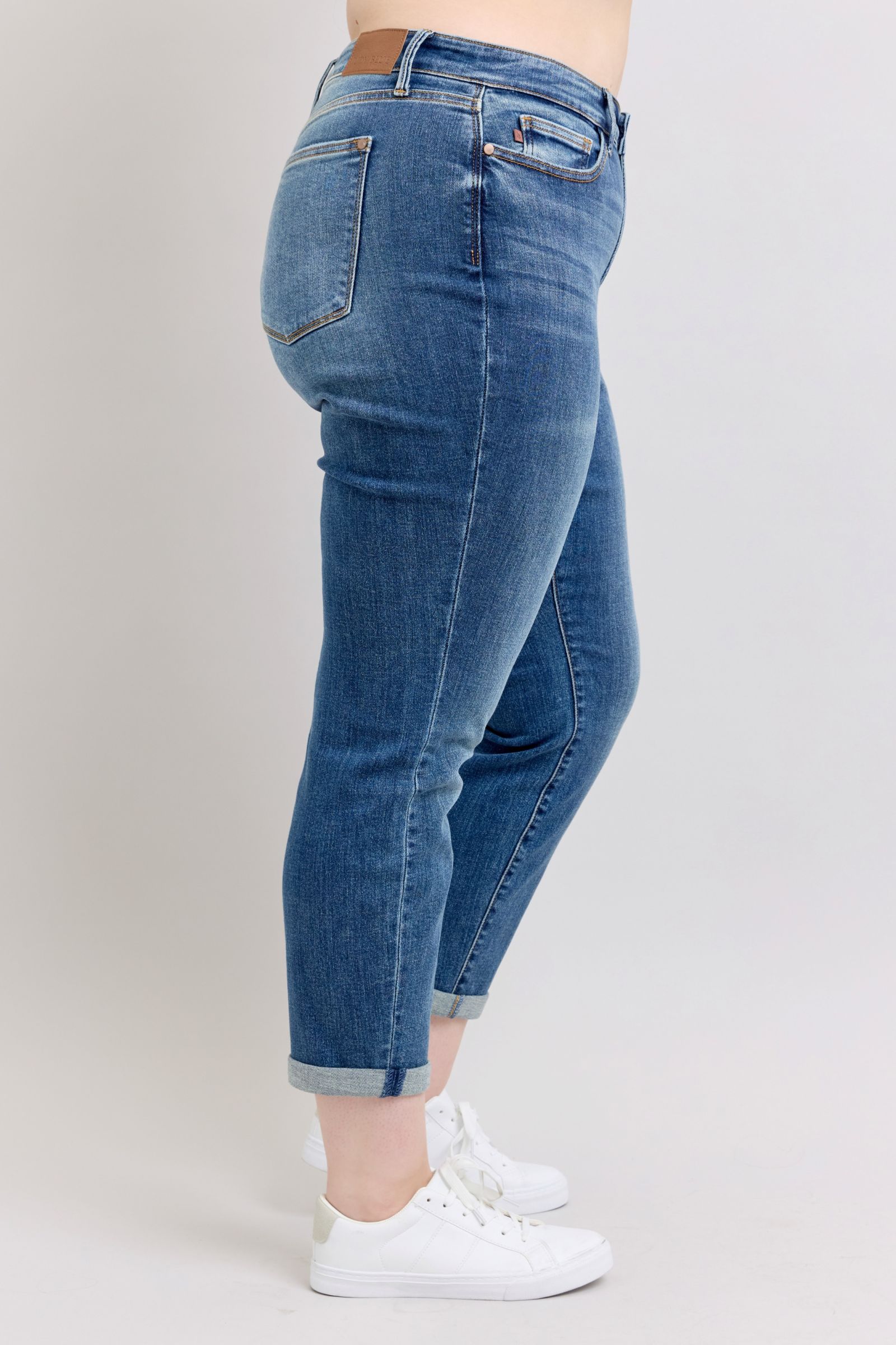 MID RISE VINTAGE WASH DARK WASH NON DESTROY BOYFRIEND FIT JUDY BLUE DENIM