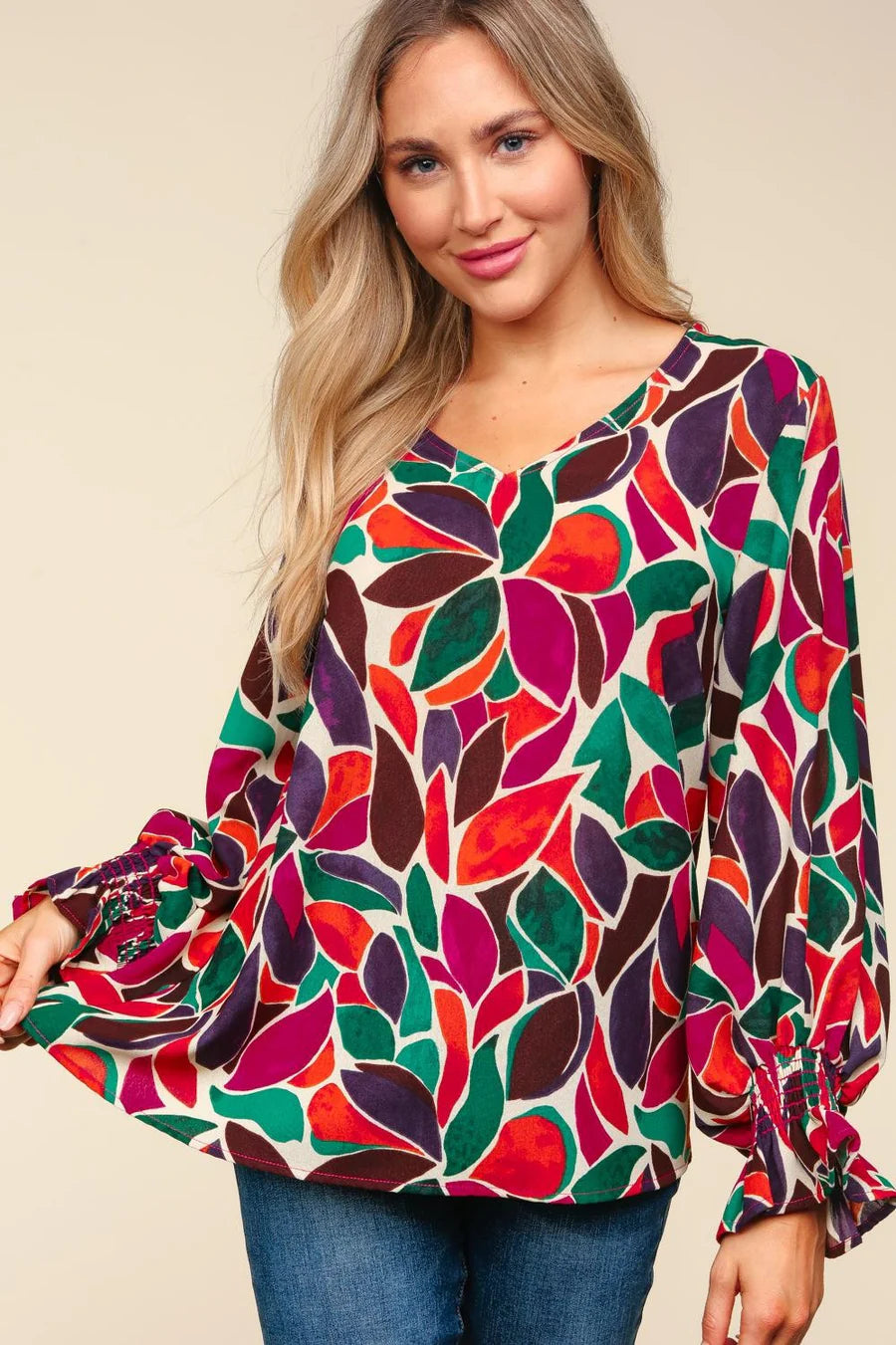 HUNTER GREEN MAGENTA ABSTRACT VNECK SMOCKED RUFFLE HEM TOP