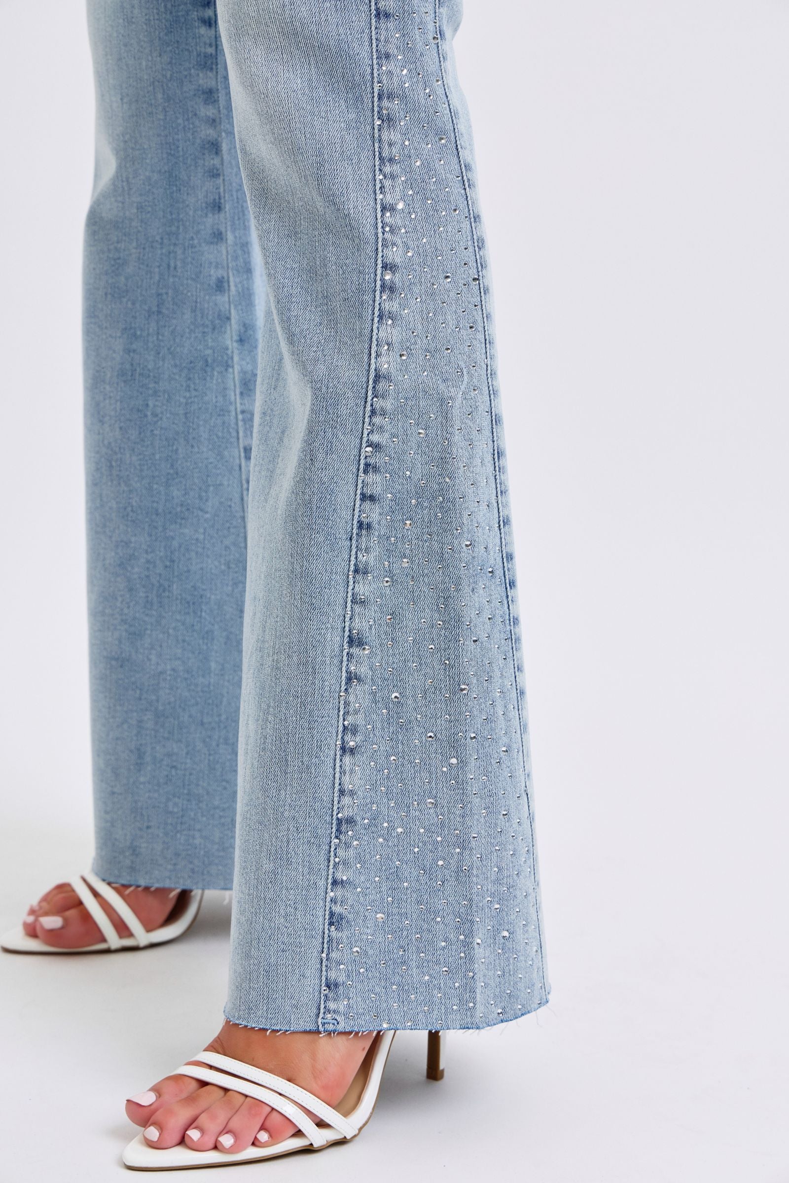 MID RISE RHINESTONE LIGHT WASH SIDE PANEL DETAIL FLARE DENIM JUDY BLUE