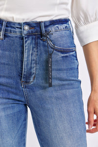 HIGH WAIST DARKWASH TUMMY CONTROL CONTRAST WASH FLARE JUDY BLUE DENIM-PLUS