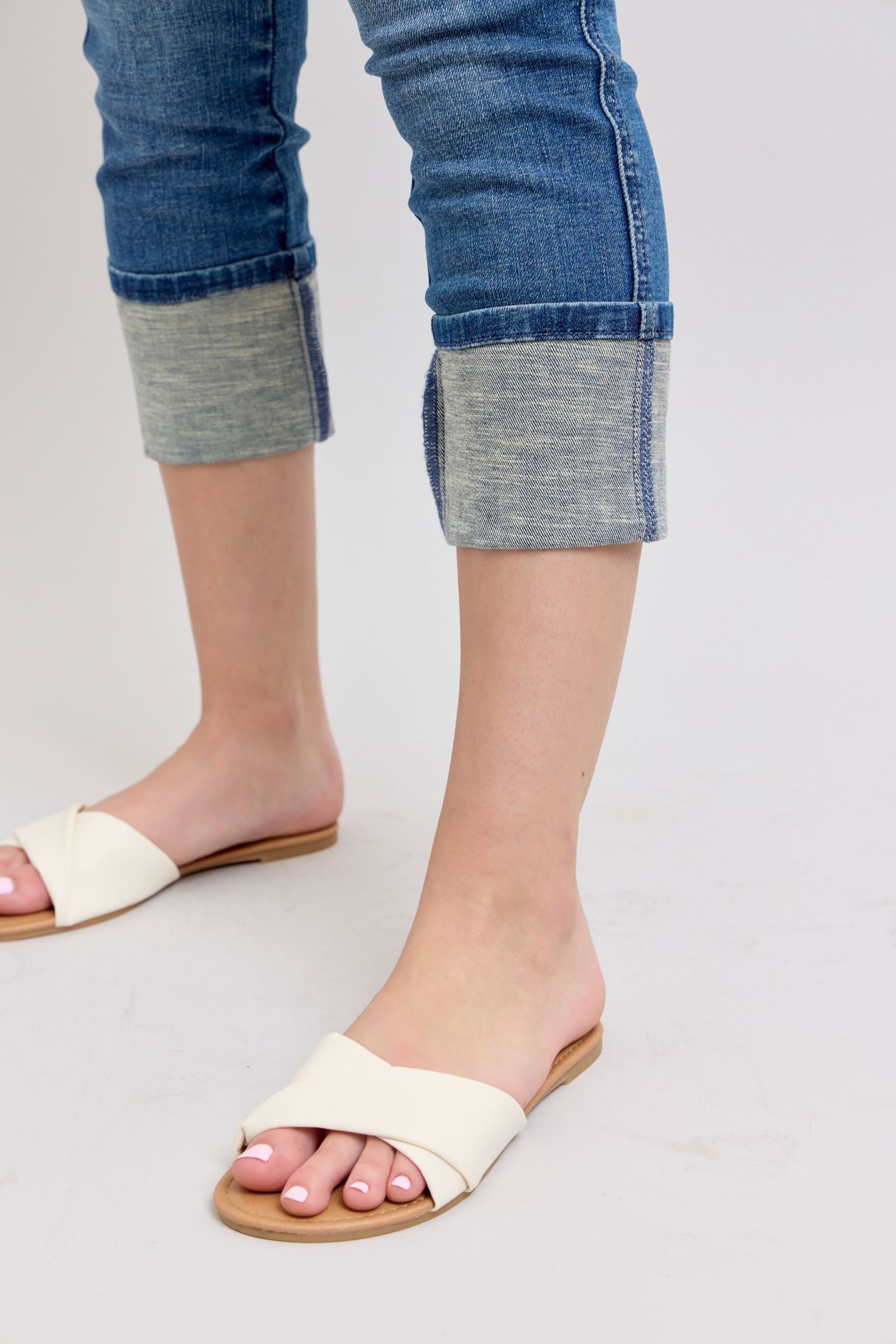 HIGH WAIST TUMMY CONTROL MEDIUM WASH BACK SHIELD POCKETS & CUFFED CAPRIS JUDY BLUE DENIM