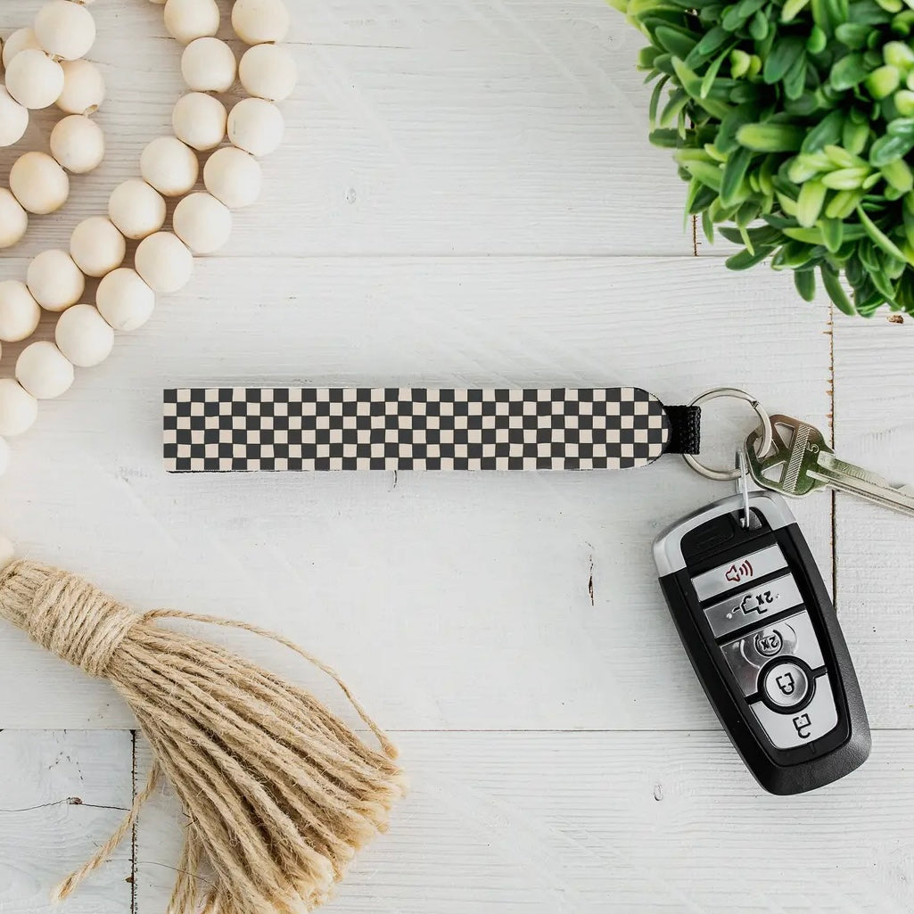 BLACK & WHITE CHECKERED PRINT WRISTLET KEYCHAIN