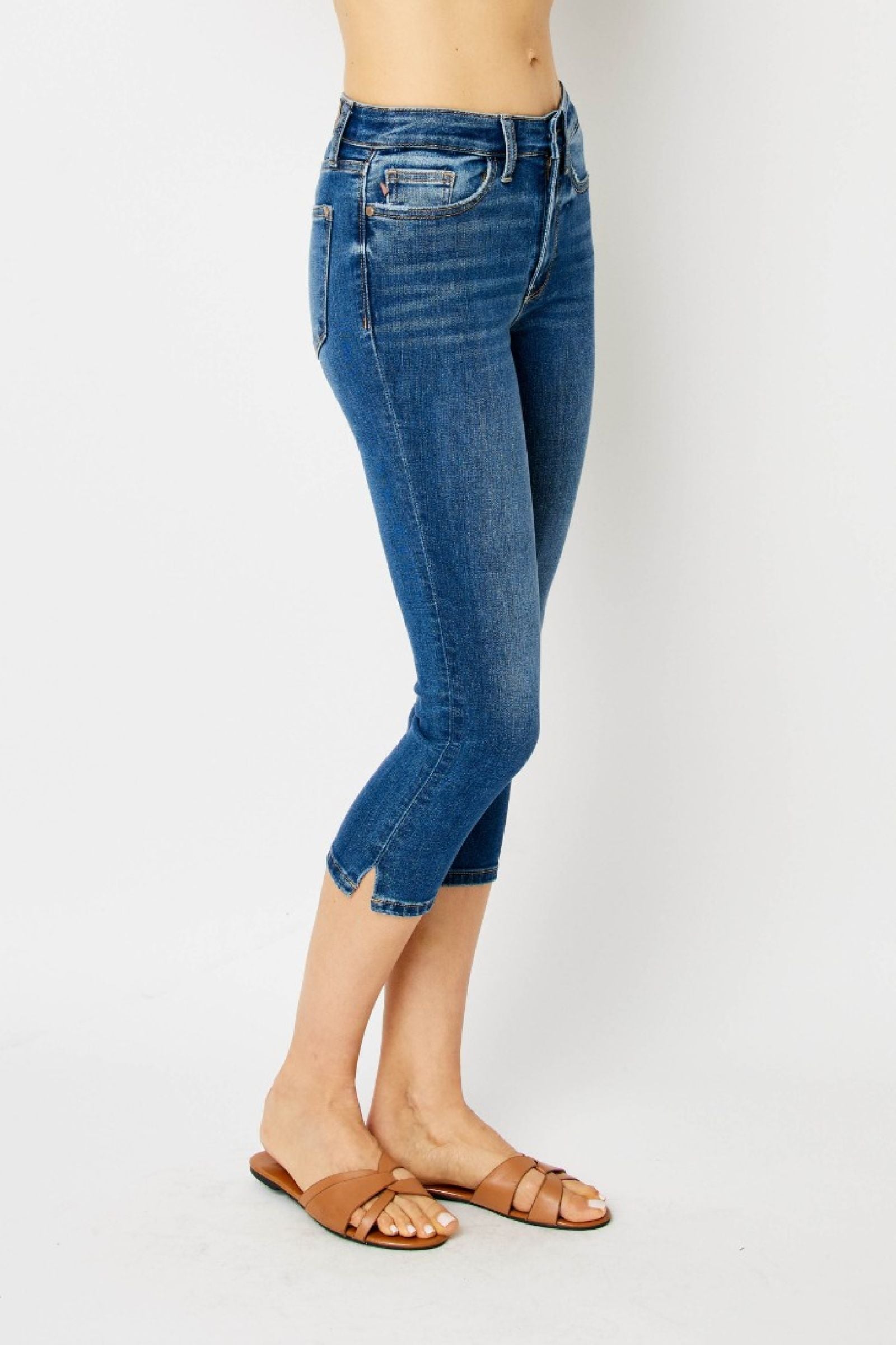 MID RISE CAPRIS WITH SIDE SLITS MEDIUM WASH JUDY BLUE DENIM-PLUS- SIZES: 14W, 16W, 18W, 20W, 22W & 24W