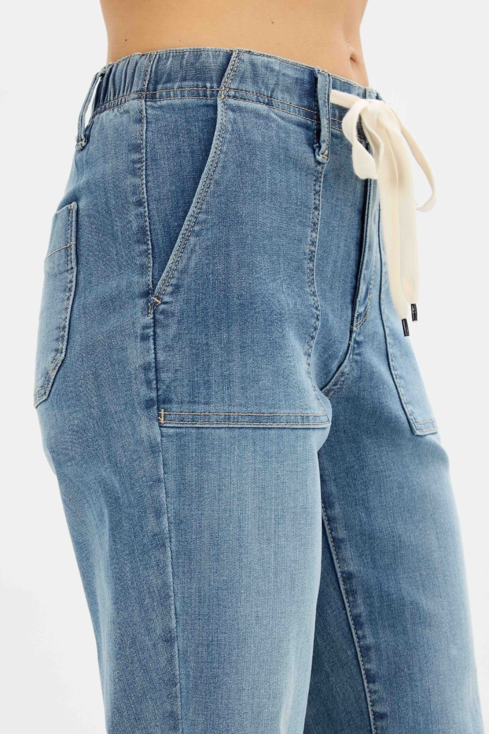 MEDIUM WASH HIGH WAIST PULL ON JOGGER JUDY BLUE DENIM-PLUS