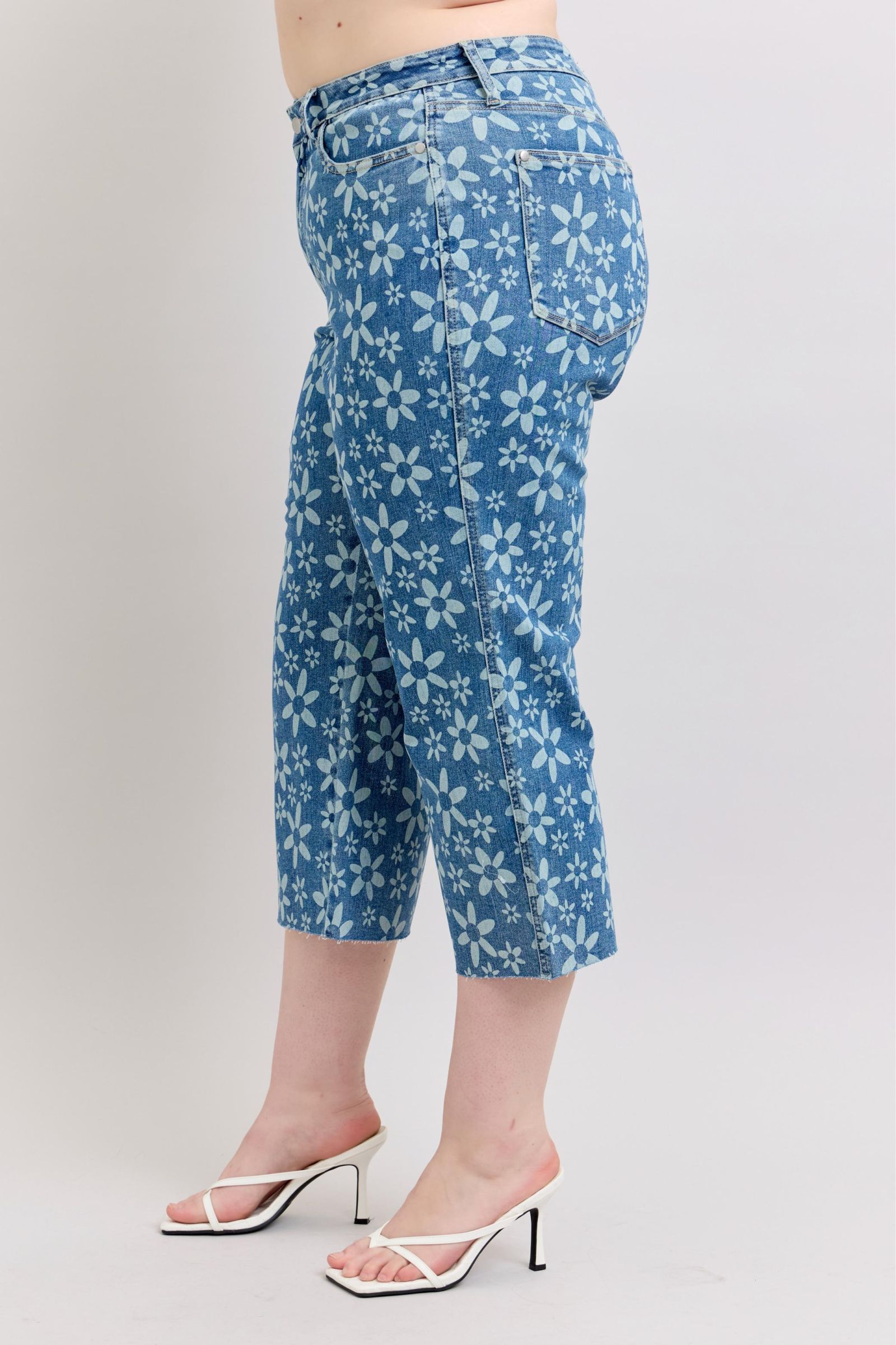 HIGH WAIST FLOWER PRINT CROPPED WIDE LEG JUDY BLUE DENIM MEDIUM WASH-PLUS