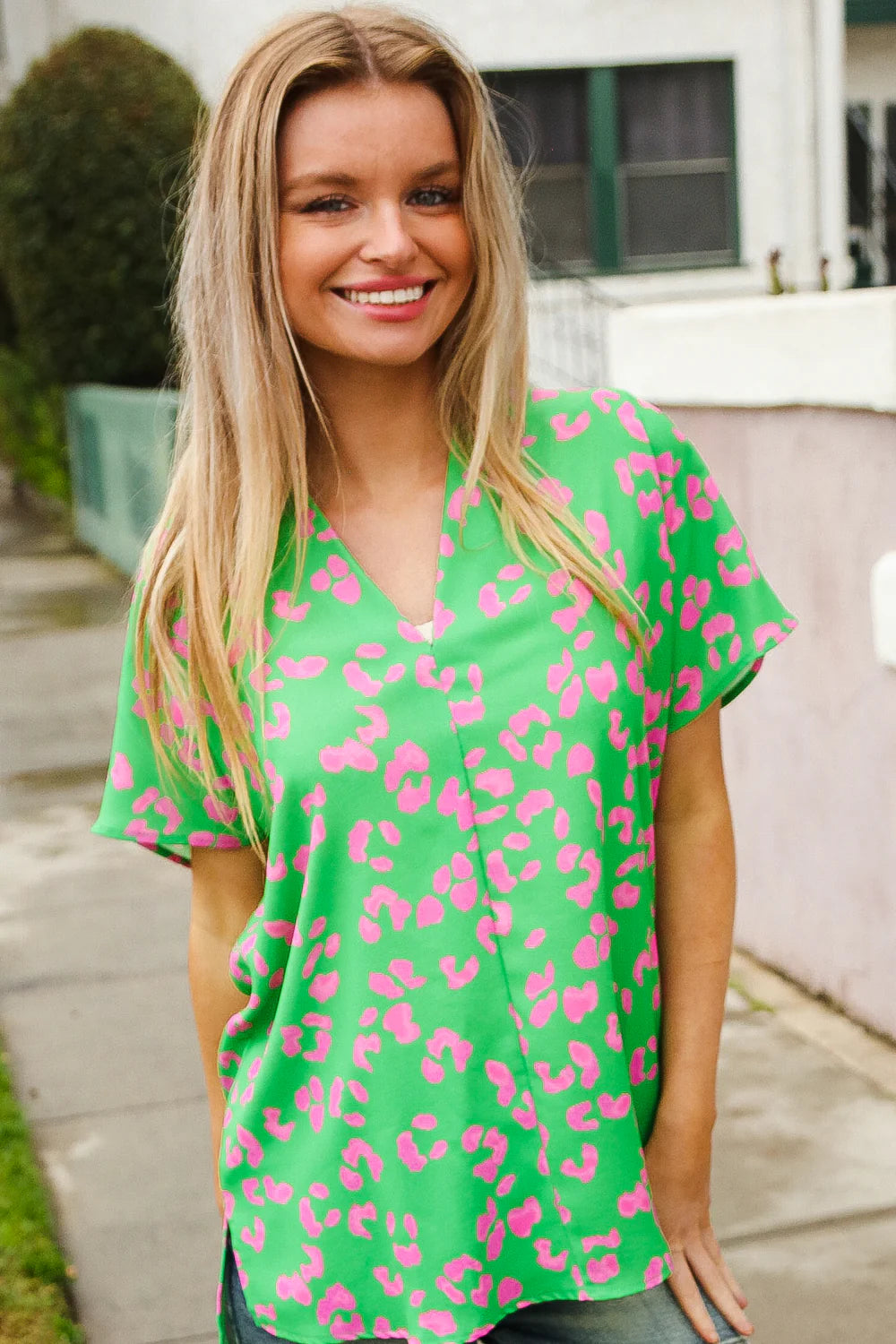 GREEN & PINK LEOPARD PRINT WOVEN VNECK TOP
