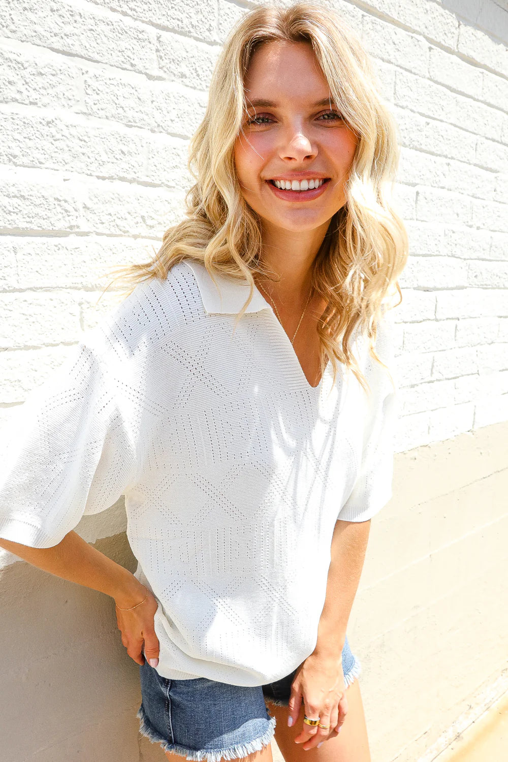 IVORY SOLID COLOR JACQUARD KNITTED TOP WITH COLLARED NECKLINE