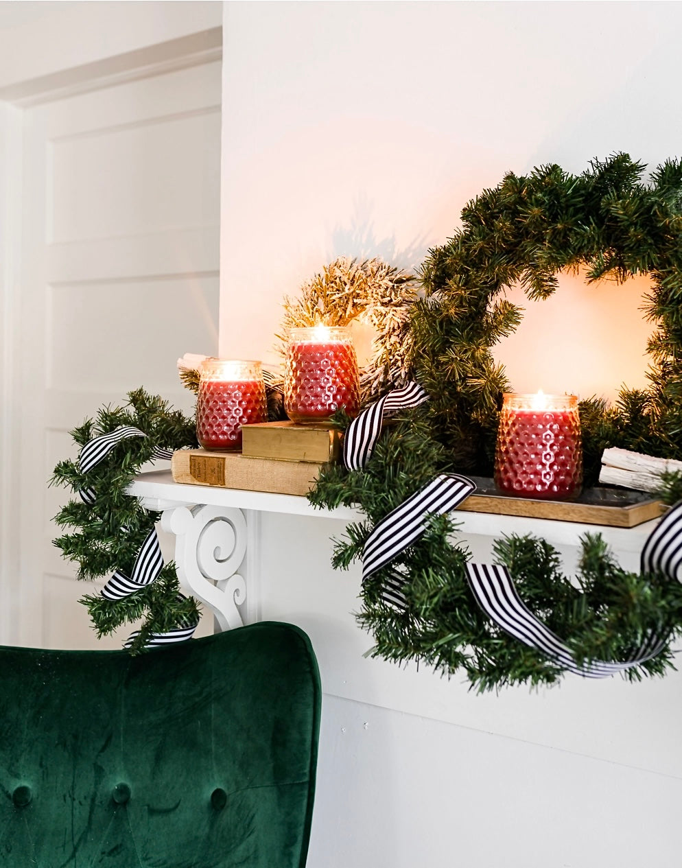 MERRY MEMORIES SCENTED 13oz SIGNATURE CANDLE BY GREENLEAF