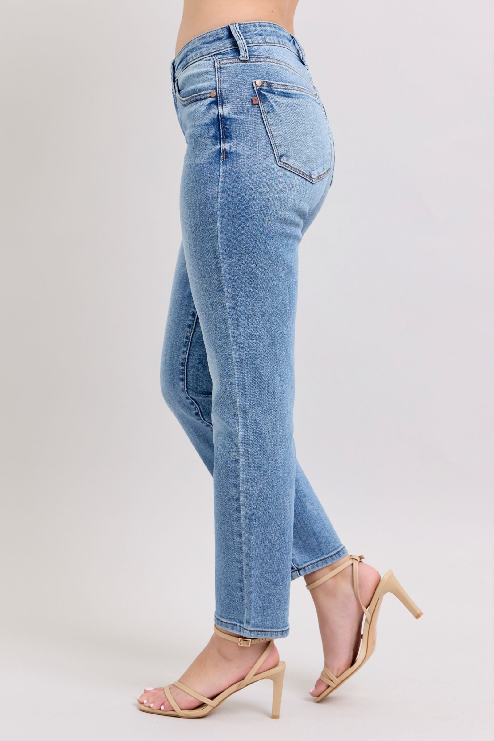 MID RISE VINTAGE WASH SLIM FIT WITH CELL PHONE POCKET MEDIUM WASH JUDY BLUE DENIM
