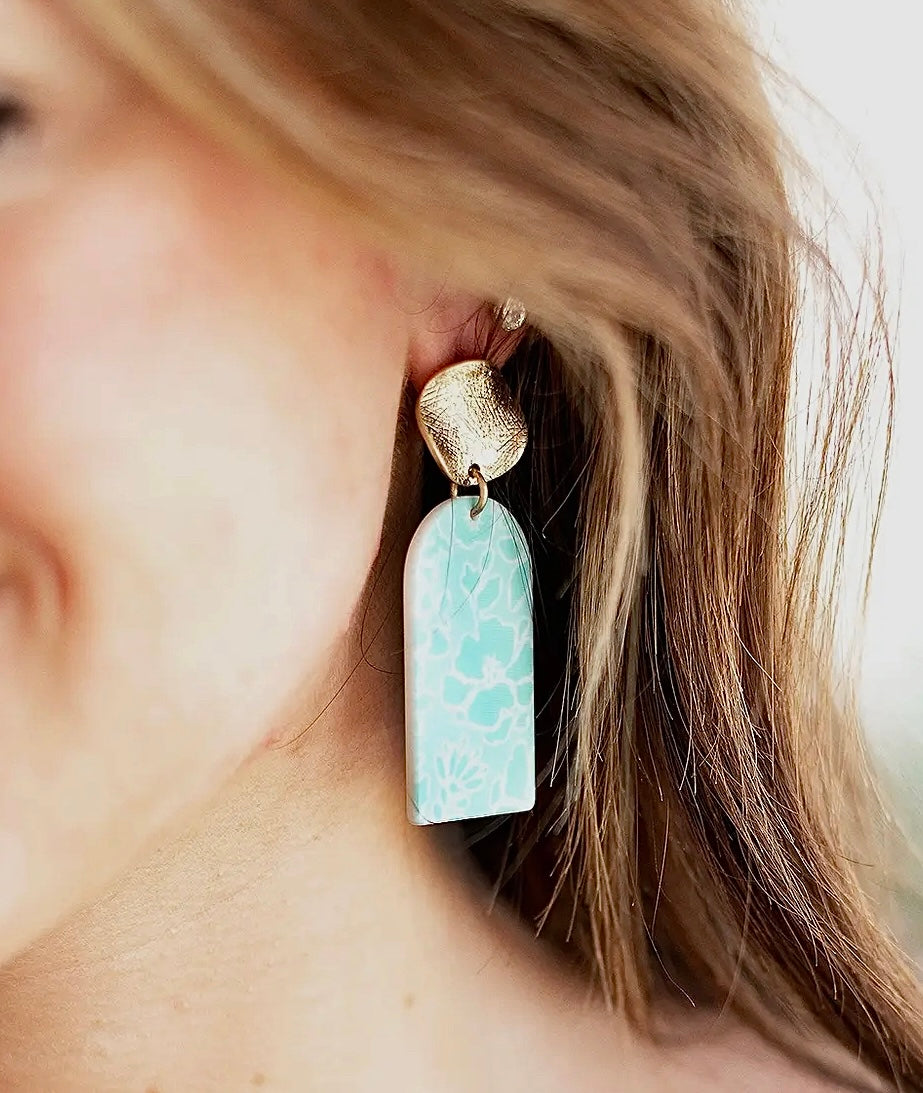 OCEAN BREEZE ACRYLIC EARRINGS