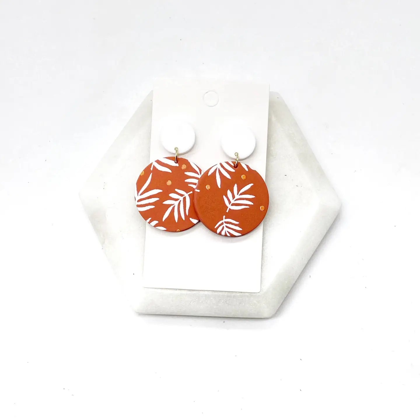 RUST WHITE LEAF PRINT DISC ACRYLIC HANDMADE BBB EARRINGS