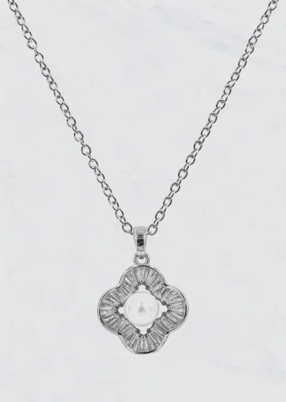 CLOVER SHAPE RHINESTONE BLING PEARL CENTER NECKLACE