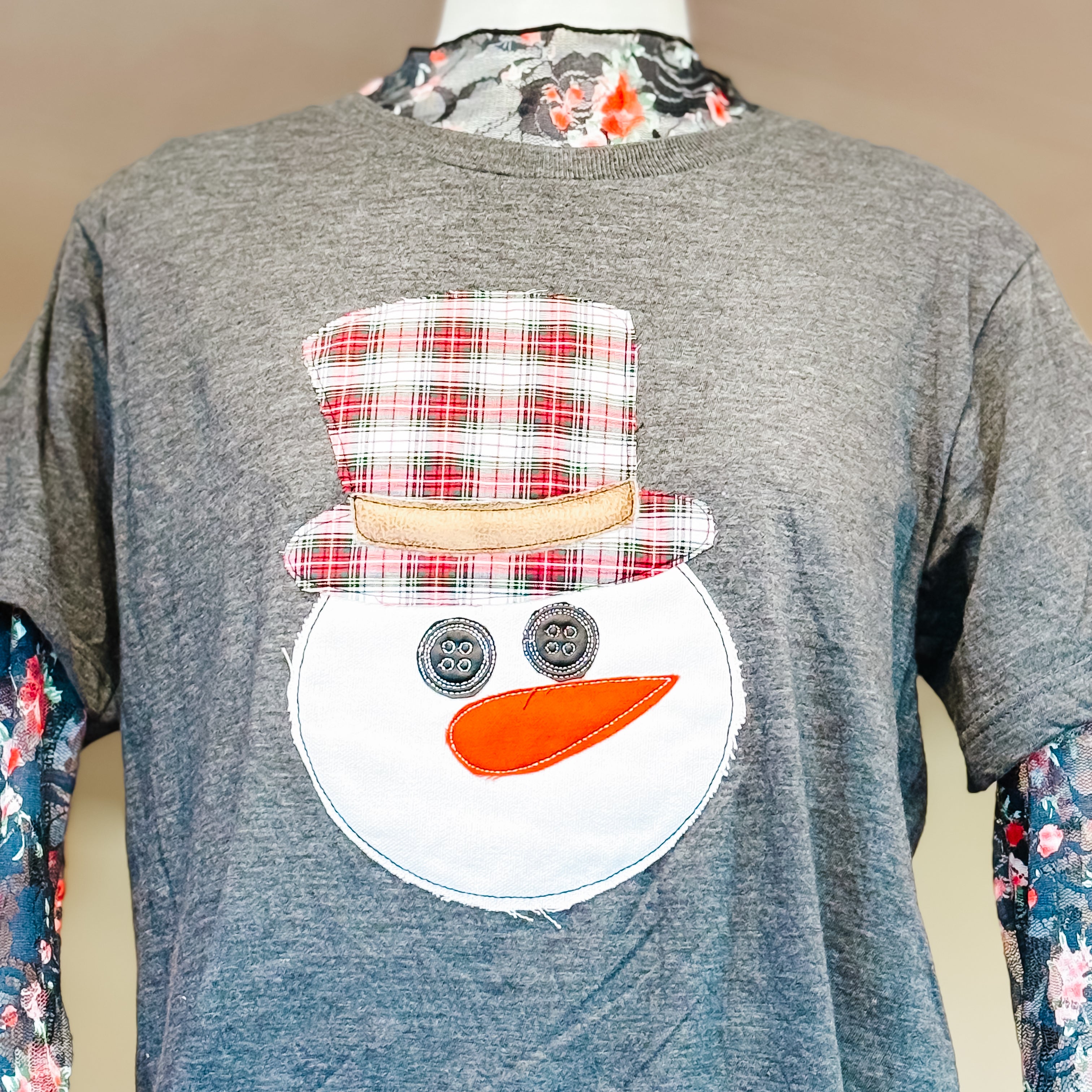 CHRISTMAS PLAID SNOWMAN BUTTON EYES APPLIQUED EMBROIERED STITCHED TEE