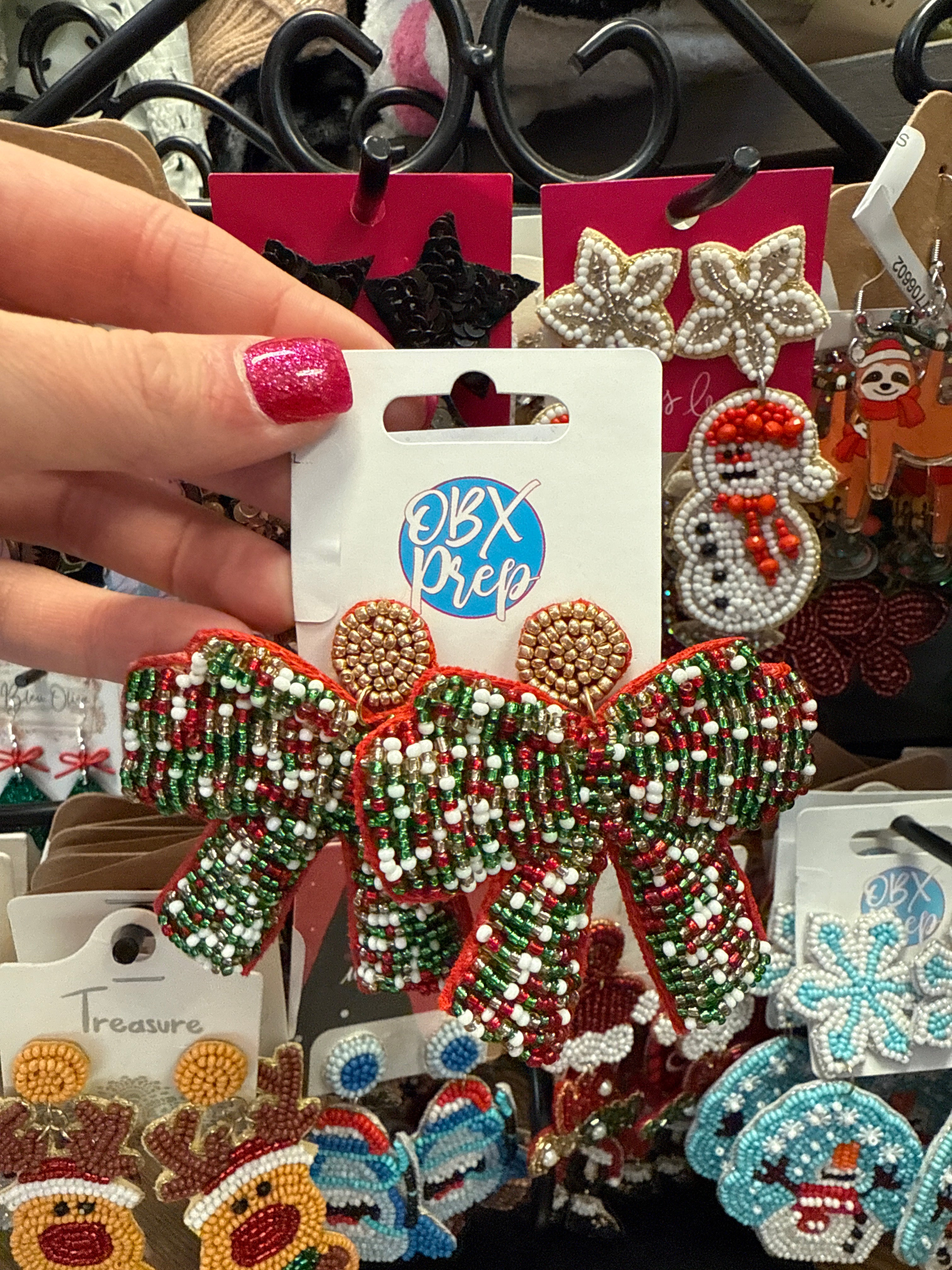 RED WHITE GREEN SEEDBEADED DANGLE RIBBONS / BOWS CHRISTMAS EARRINGS