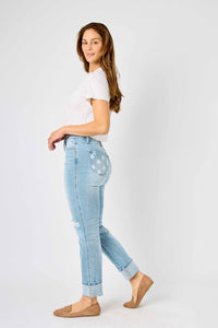 AMERICANA FLAG PRINT ON BACK POCKET MID RISE CUFFED BOYFRIEND JUDY BLUE LIGHT WASH DENIM-PLUS