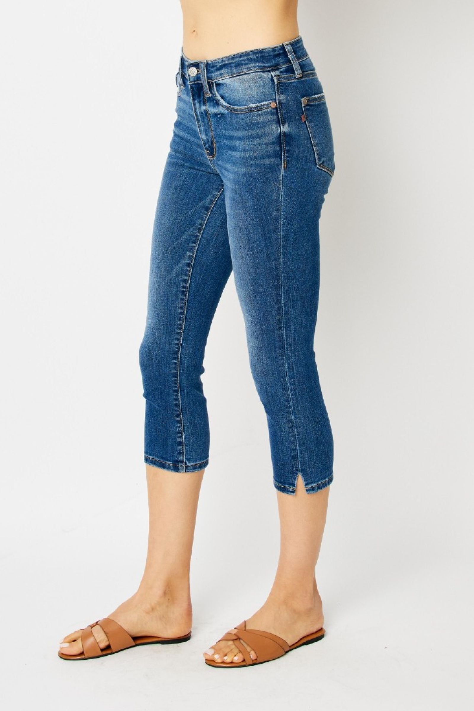 MID RISE CAPRIS WITH SIDE SLITS MEDIUM WASH JUDY BLUE DENIM-PLUS- SIZES: 14W, 16W, 18W, 20W, 22W & 24W