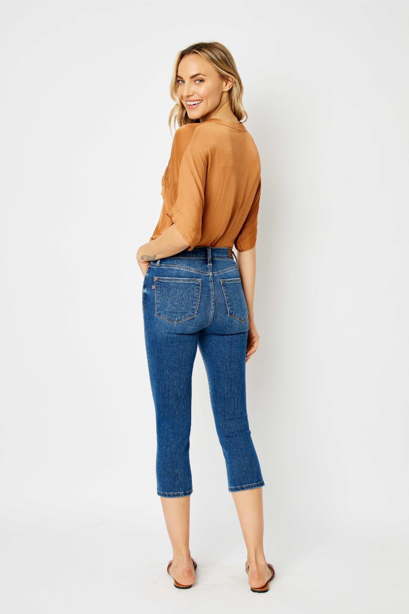 MID RISE CAPRIS WITH SIDE SLITS MEDIUM WASH JUDY BLUE DENIM-PLUS- SIZES: 14W, 16W, 18W, 20W, 22W & 24W