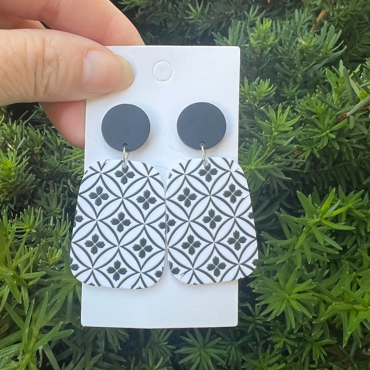 BLACK WHITE QUATREFOIL ACRYLIC STATEMENT HANDMADE BBB EARRINGS