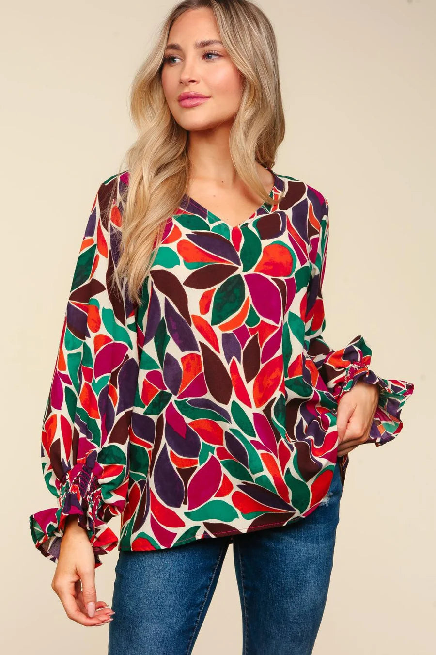 HUNTER GREEN MAGENTA ABSTRACT VNECK SMOCKED RUFFLE HEM TOP