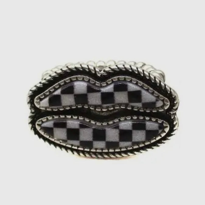 CHECKERED PRINT LIPS SHAPE STRETCH RING
