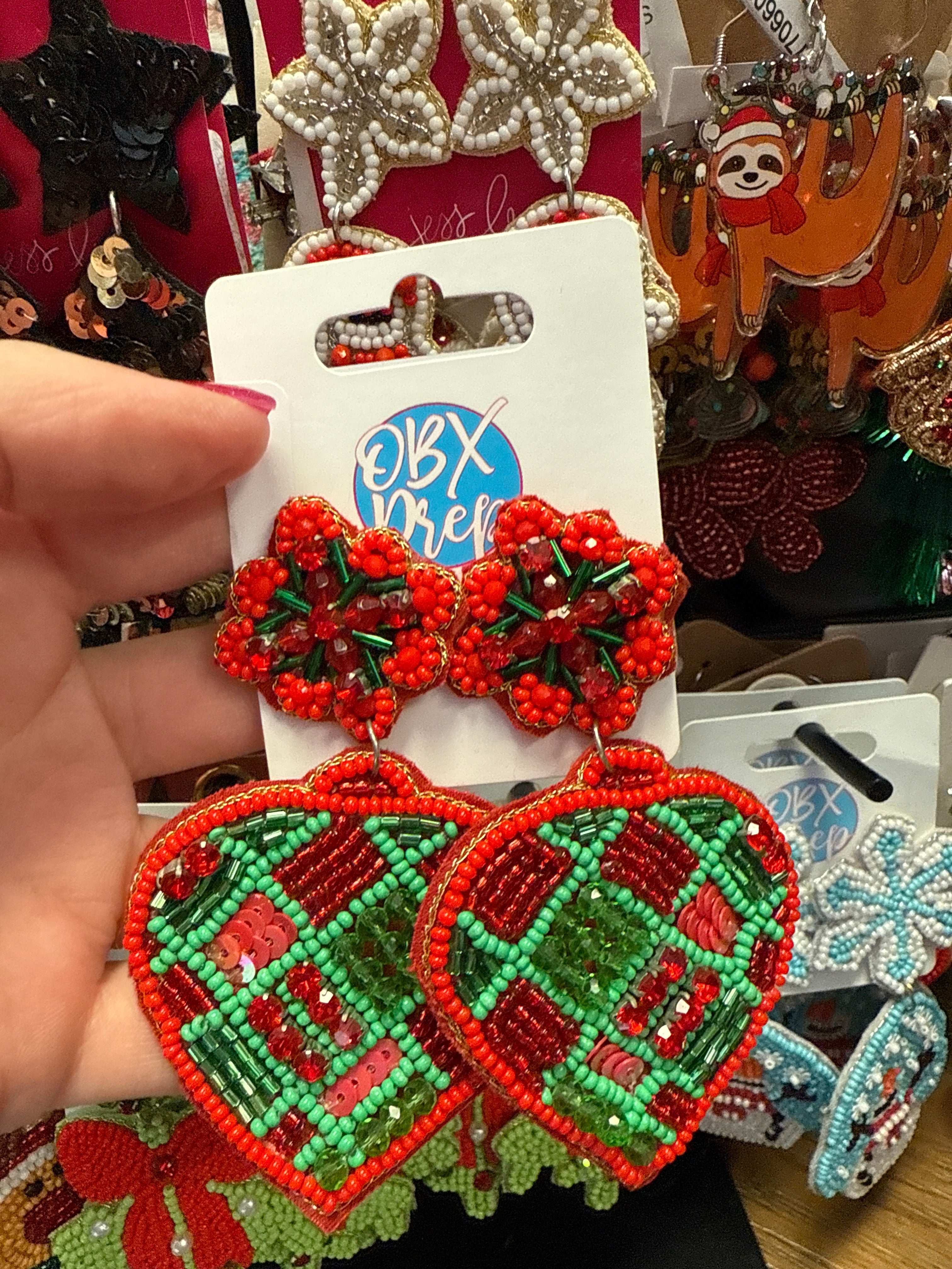 RED GREEN SEEDBEAD SEQUIN DANGLE ORNAMENT CHRISTMAS EARRINGS