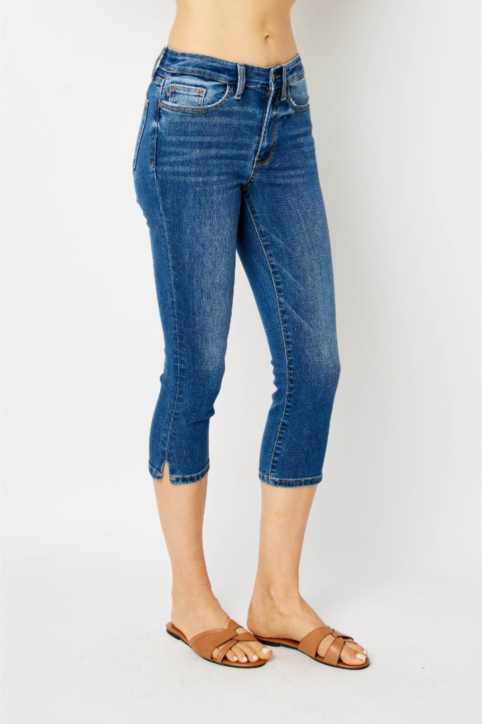 MID RISE CAPRIS WITH SIDE SLITS MEDIUM WASH JUDY BLUE DENIM-PLUS- SIZES: 14W, 16W, 18W, 20W, 22W & 24W