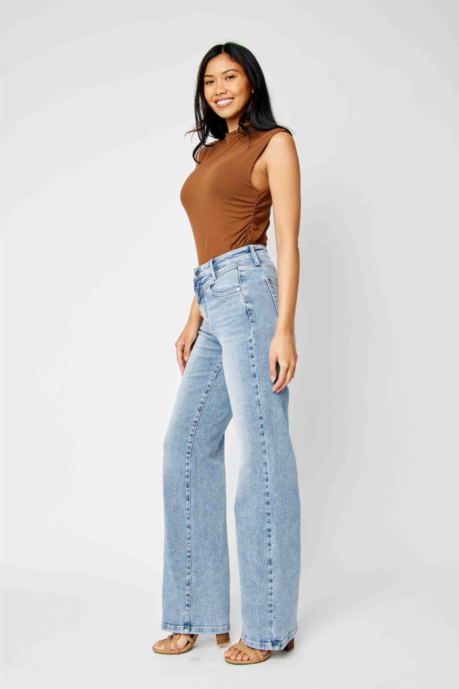 JUDY BLUE HIGH WAIST FRONT YOKE RETRO WIDE MEDIUM WASH DENIM