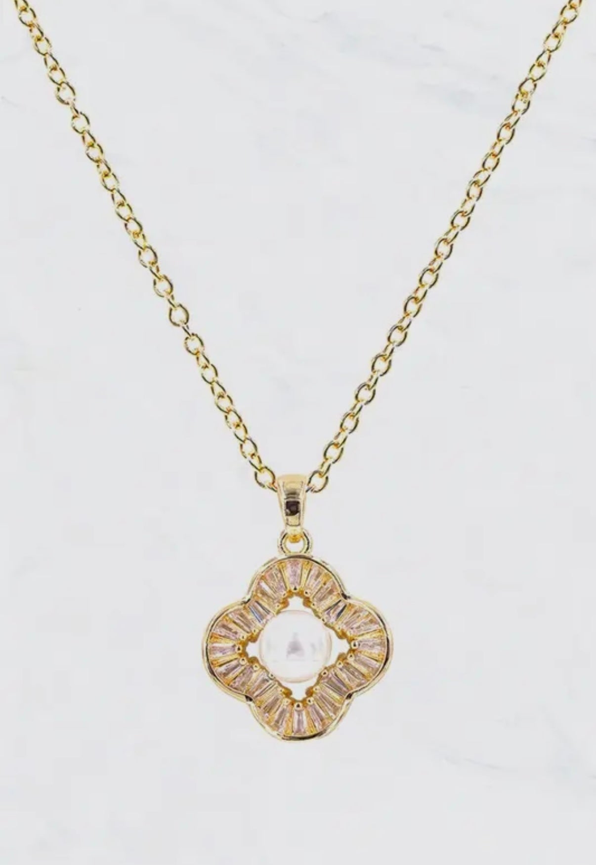 CLOVER SHAPE RHINESTONE BLING PEARL CENTER NECKLACE