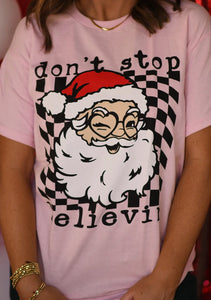 DON'T STOP BELIEVIN' SANTA PINK CHECKERED TEE