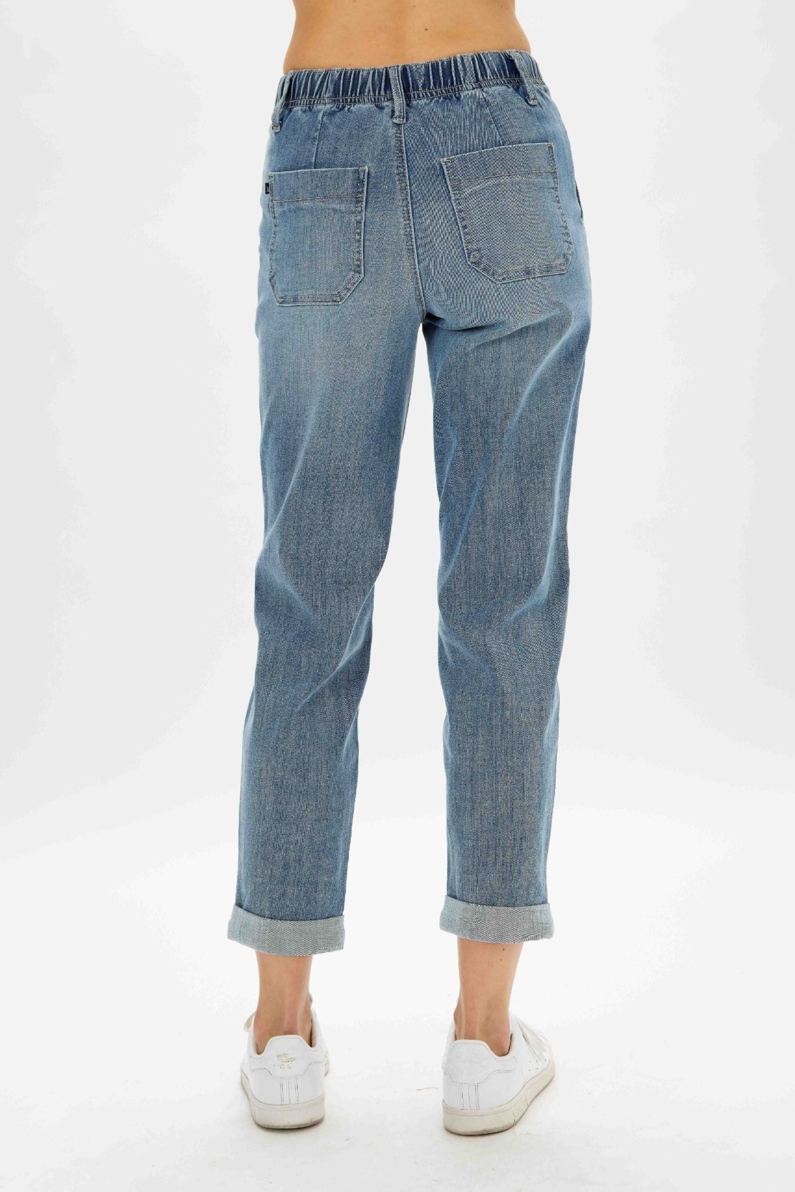 MEDIUM WASH HIGH WAIST PULL ON JOGGER JUDY BLUE DENIM-PLUS