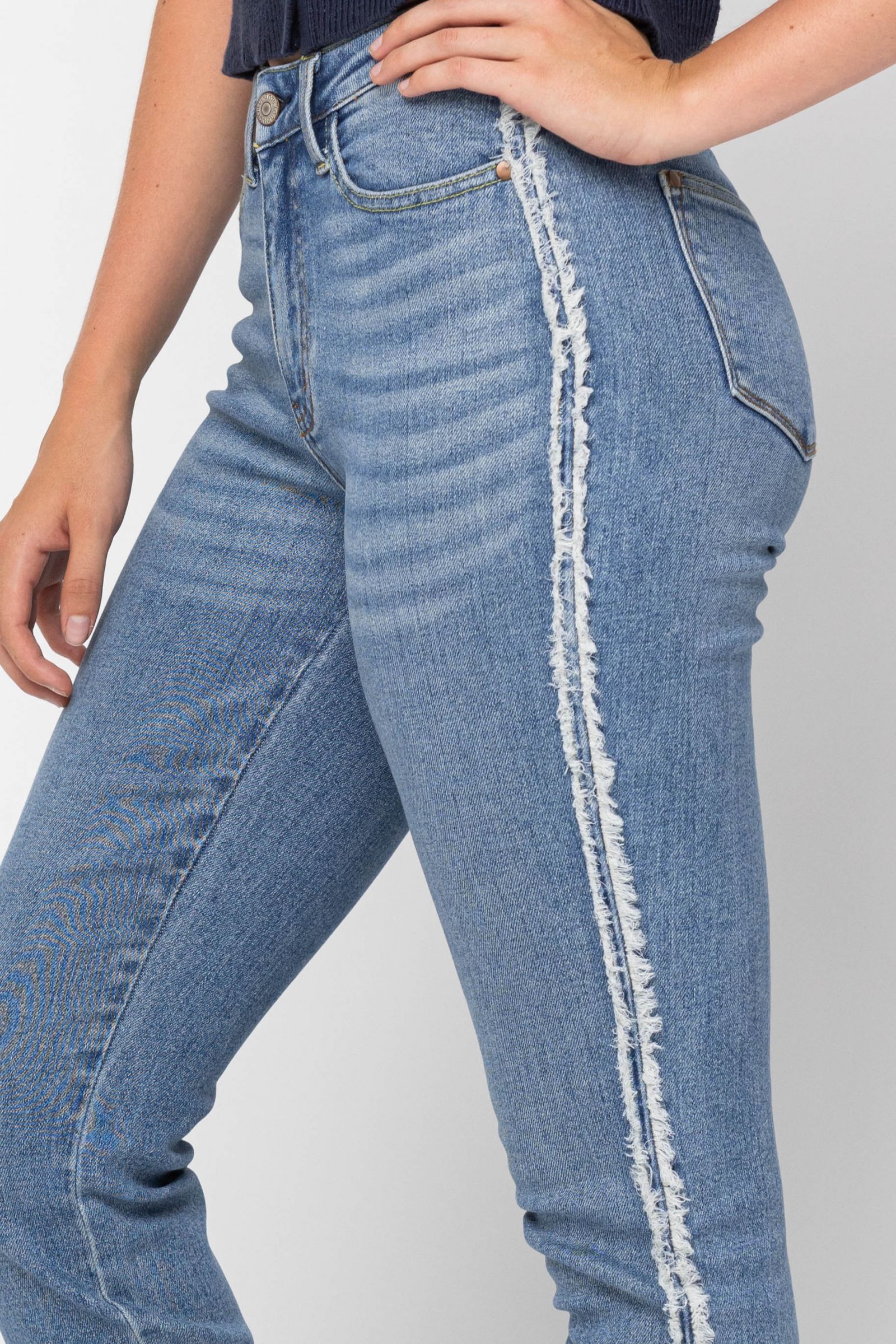 MEDIUM WASH HIGH WAIST SLIM SIDE SEAM FRAYED DETAIL JUDY BLUE DENIM