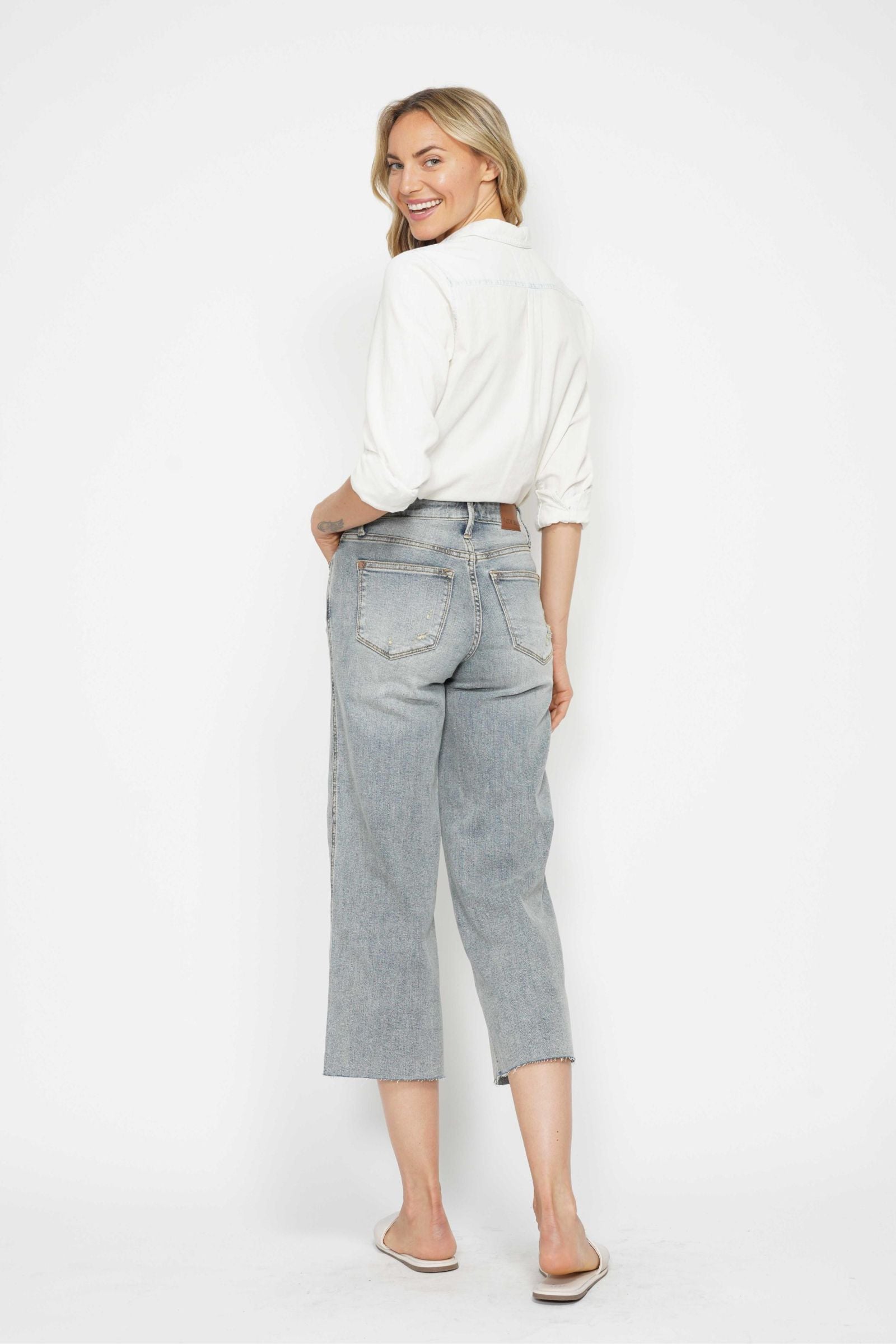 LIGHT WASH MID RISE TUMMY CONTROL RAW HEM WIDE LEG CROPPED JUDY BLUE DENIM