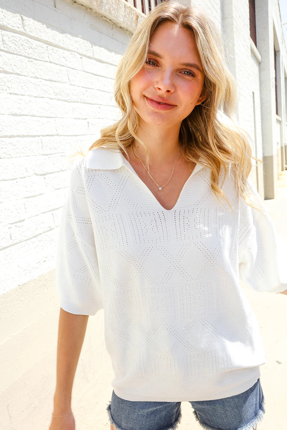 IVORY SOLID COLOR JACQUARD KNITTED TOP WITH COLLARED NECKLINE