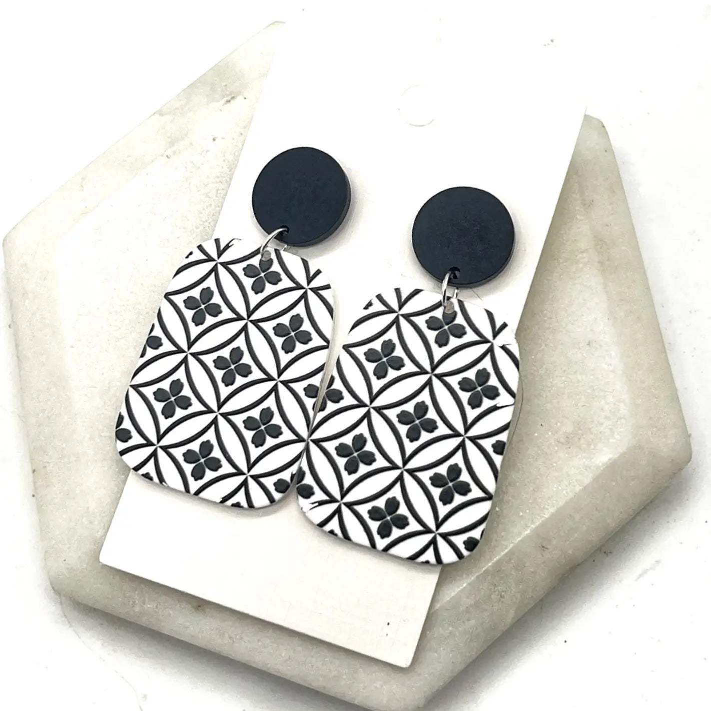 BLACK WHITE QUATREFOIL ACRYLIC STATEMENT HANDMADE BBB EARRINGS