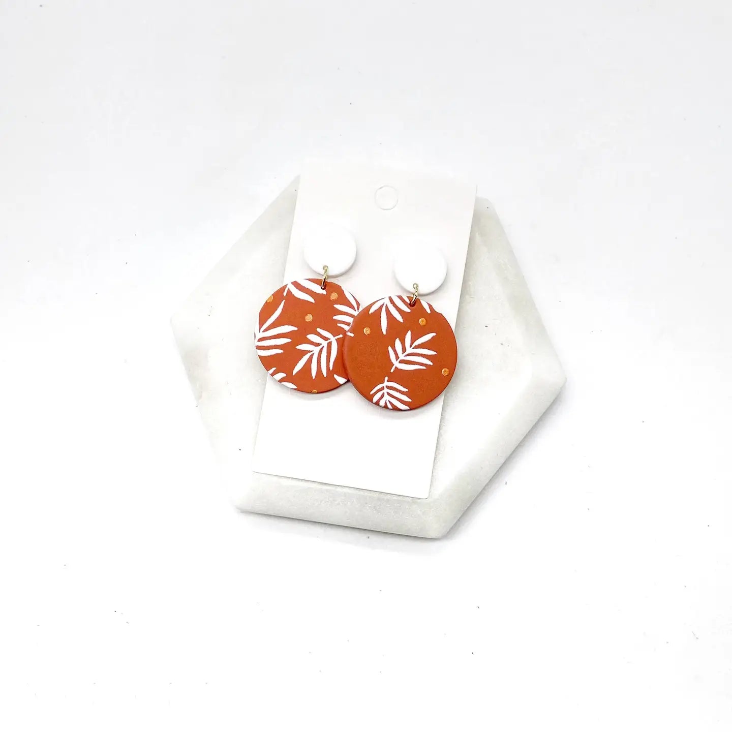 RUST WHITE LEAF PRINT DISC ACRYLIC HANDMADE BBB EARRINGS
