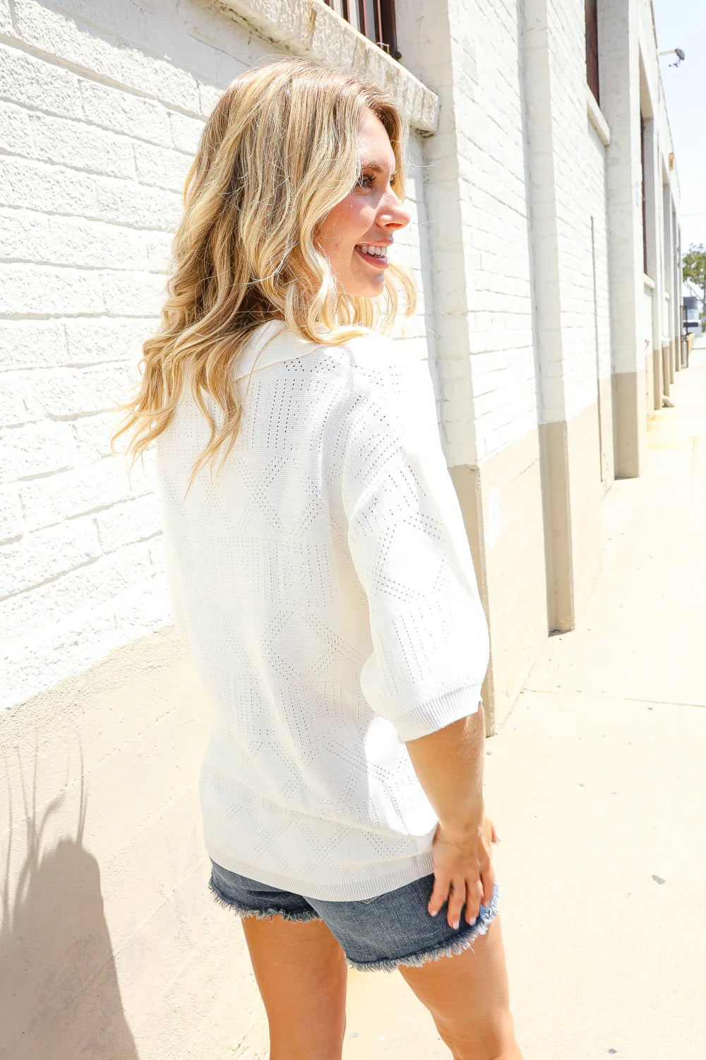 IVORY SOLID COLOR JACQUARD KNITTED TOP WITH COLLARED NECKLINE