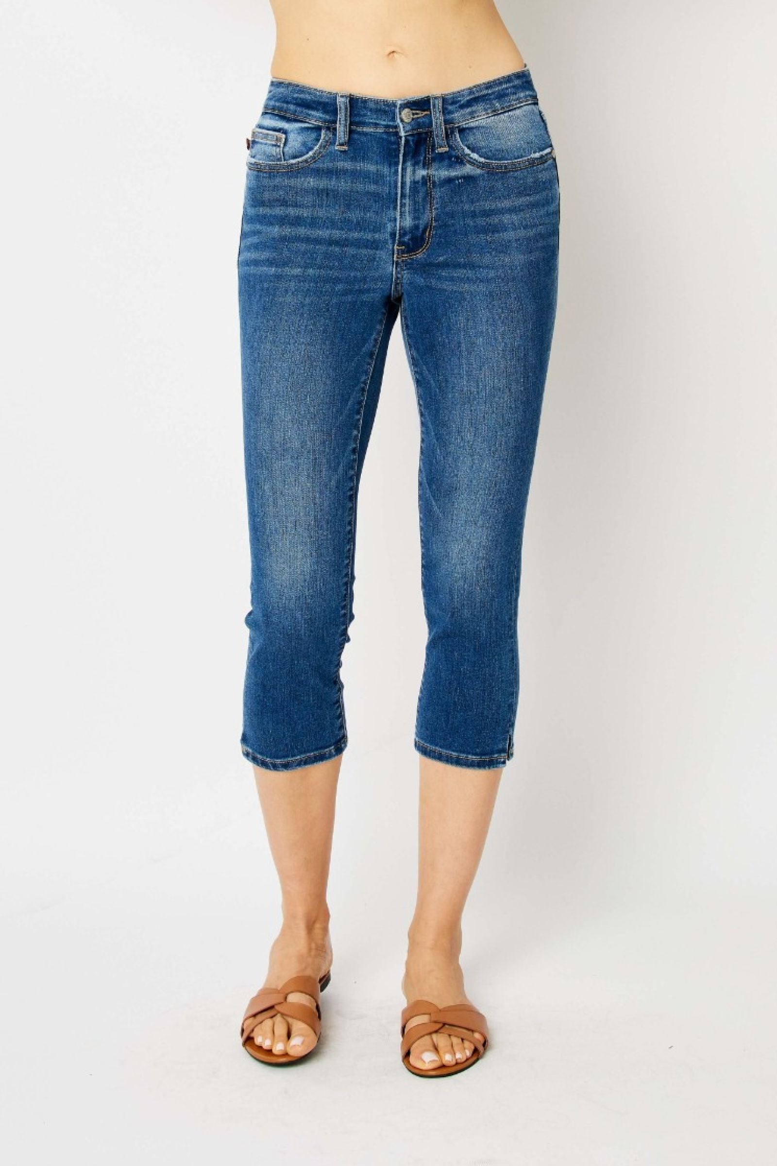 MID RISE CAPRIS WITH SIDE SLITS MEDIUM WASH JUDY BLUE DENIM-PLUS- SIZES: 14W, 16W, 18W, 20W, 22W & 24W