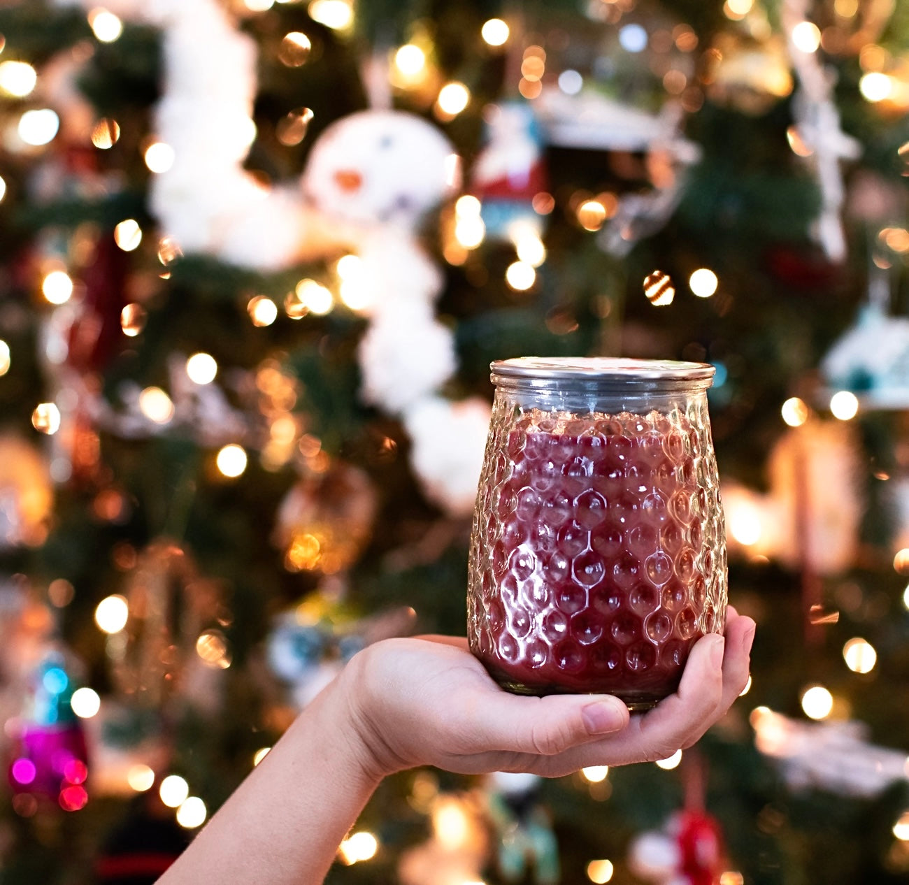 MERRY MEMORIES SCENTED 13oz SIGNATURE CANDLE BY GREENLEAF