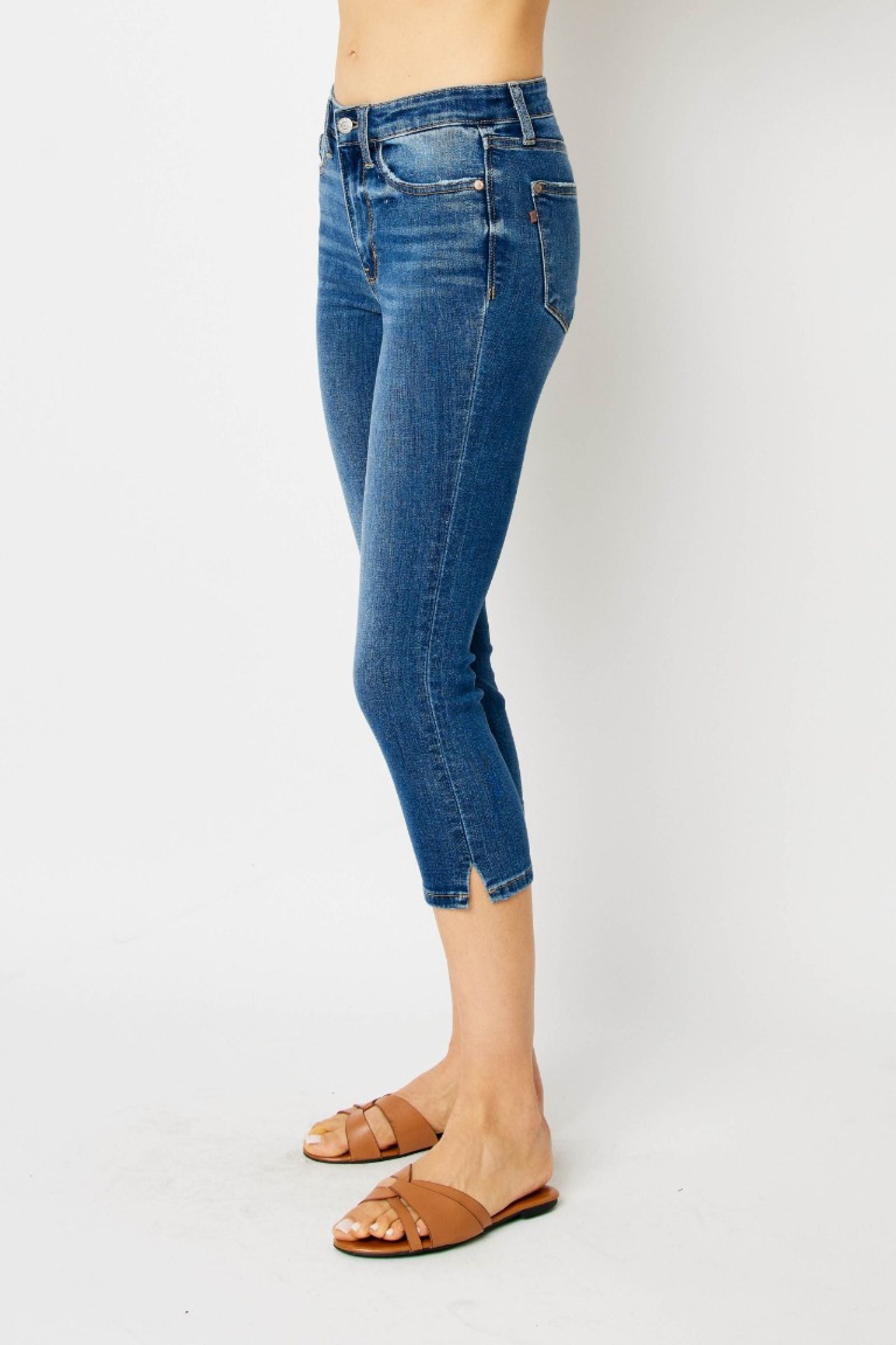 MID RISE CAPRIS WITH SIDE SLITS MEDIUM WASH JUDY BLUE DENIM-PLUS- SIZES: 14W, 16W, 18W, 20W, 22W & 24W