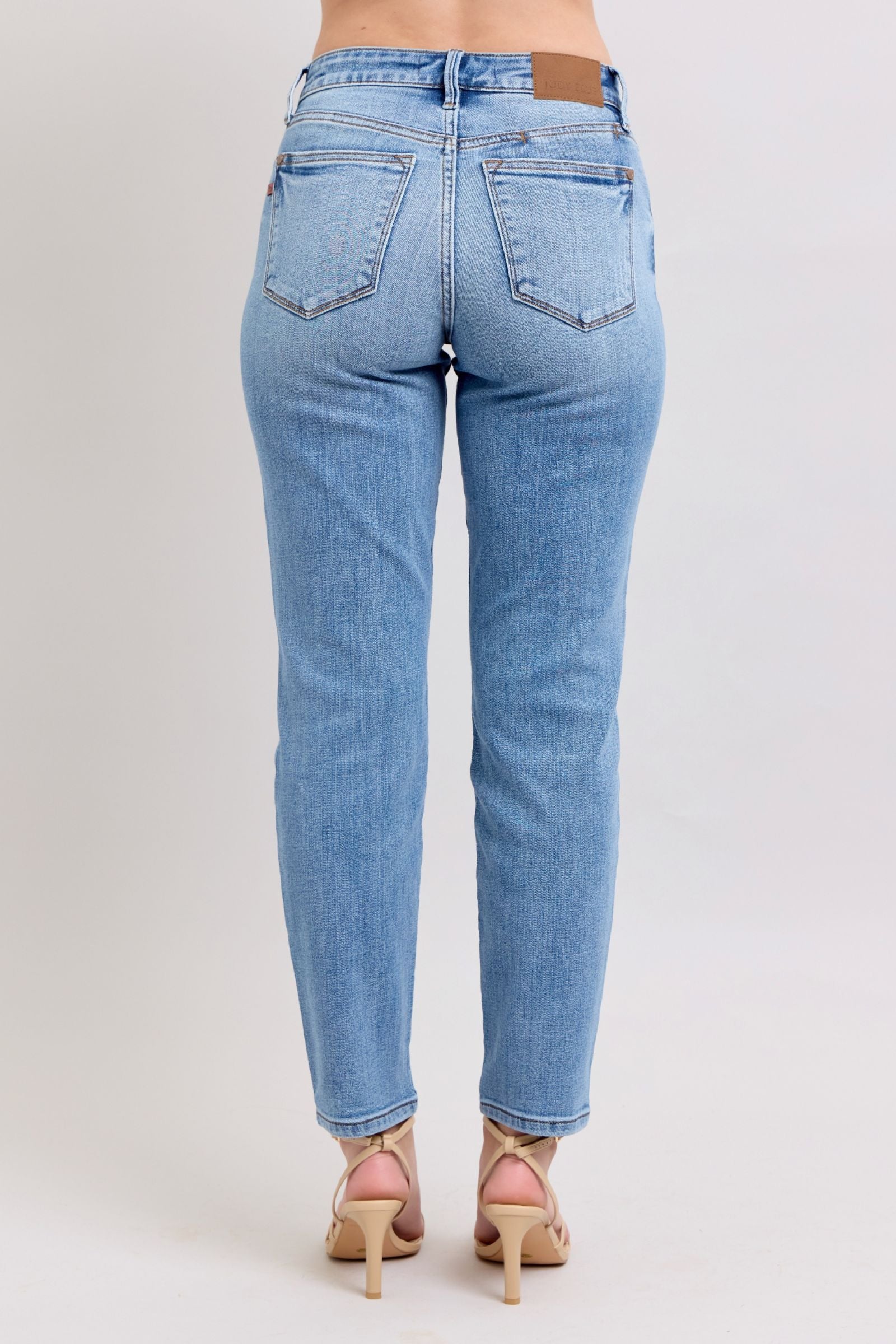 MID RISE VINTAGE WASH SLIM FIT WITH CELL PHONE POCKET MEDIUM WASH JUDY BLUE DENIM
