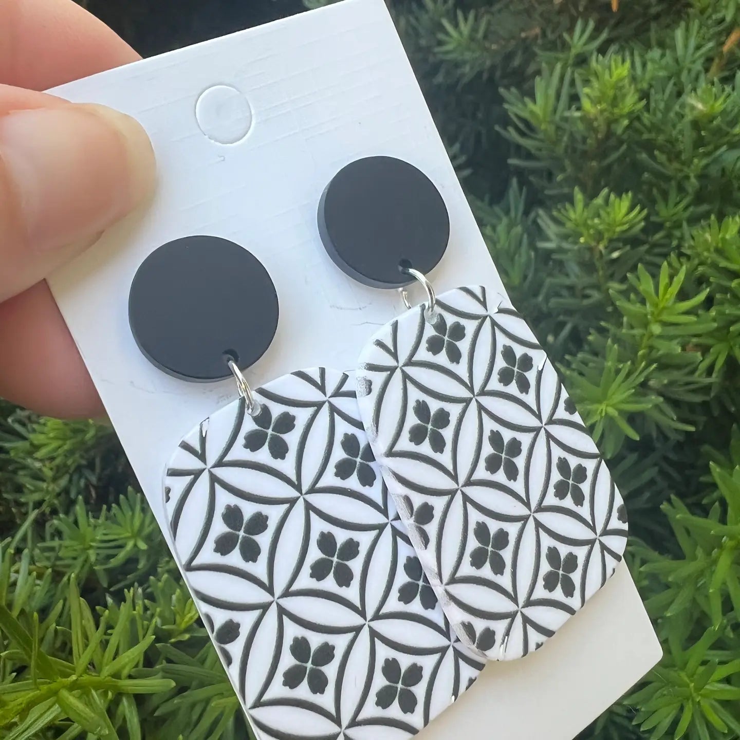 BLACK WHITE QUATREFOIL ACRYLIC STATEMENT HANDMADE BBB EARRINGS