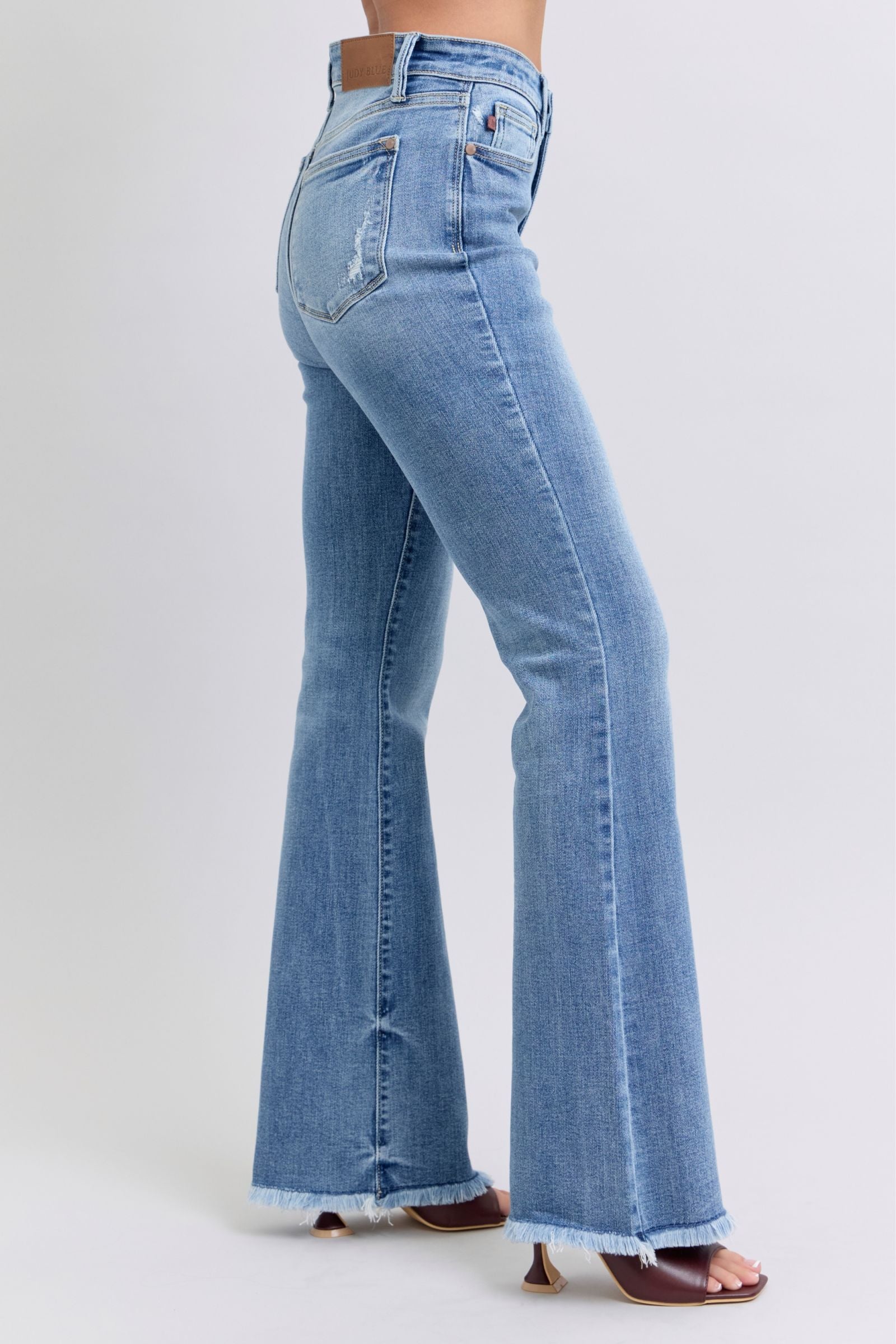 HIGH WAIST MEDIUM WASH BOOTCUT JUDY BLUE DENIM FRAYED HEM