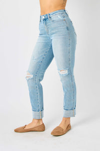 AMERICANA FLAG PRINT ON BACK POCKET MID RISE CUFFED BOYFRIEND JUDY BLUE LIGHT WASH DENIM-PLUS