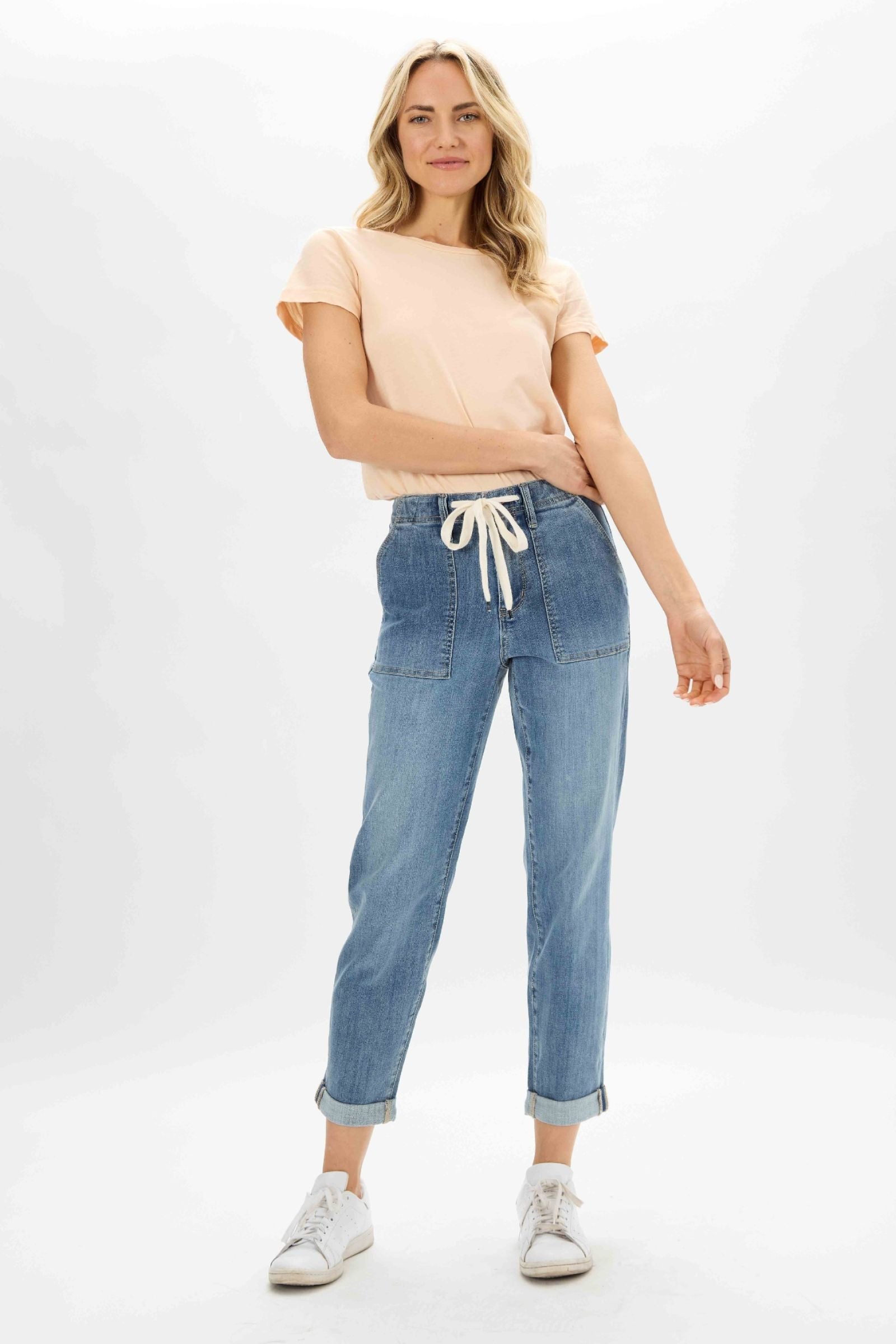 MEDIUM WASH HIGH WAIST PULL ON JOGGER JUDY BLUE DENIM-PLUS